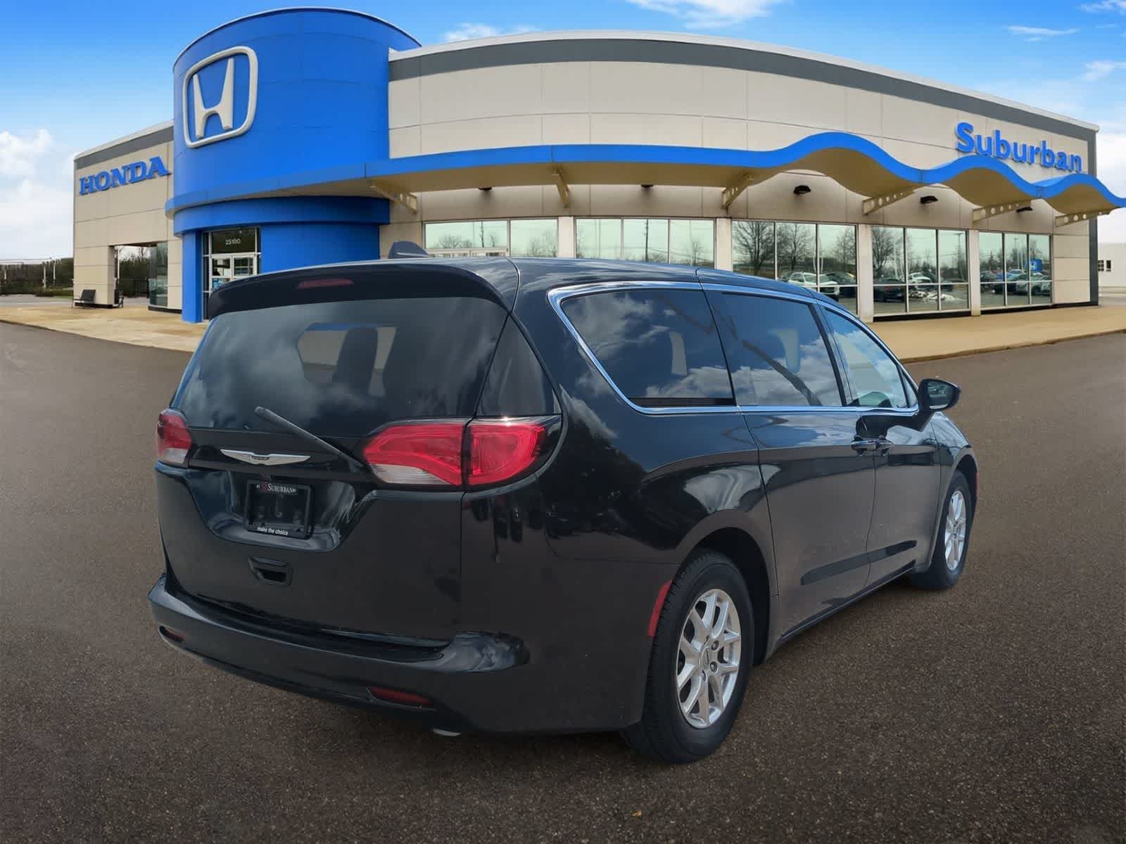 2022 Chrysler Voyager LX - Photo 8