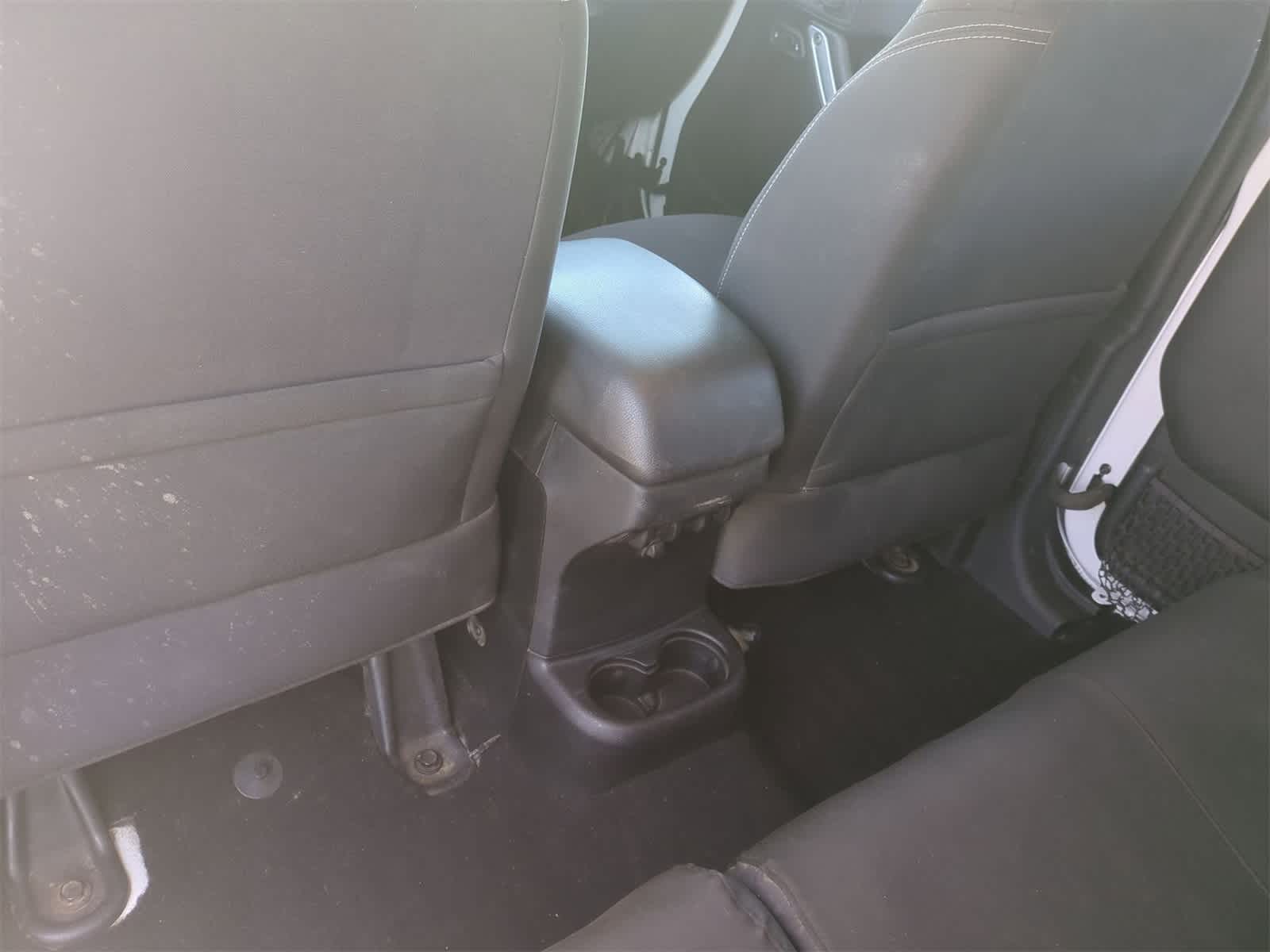 Thumbnail: 2015 Jeep Wrangler - 18