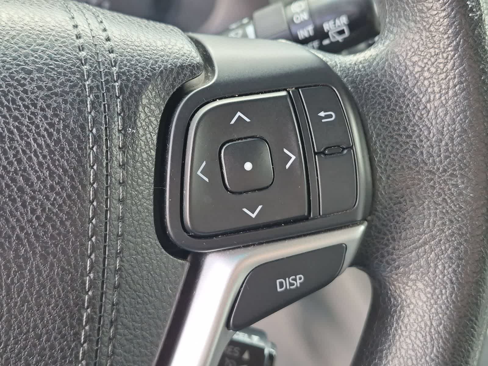 Thumbnail: 2016 Toyota Sienna - 31