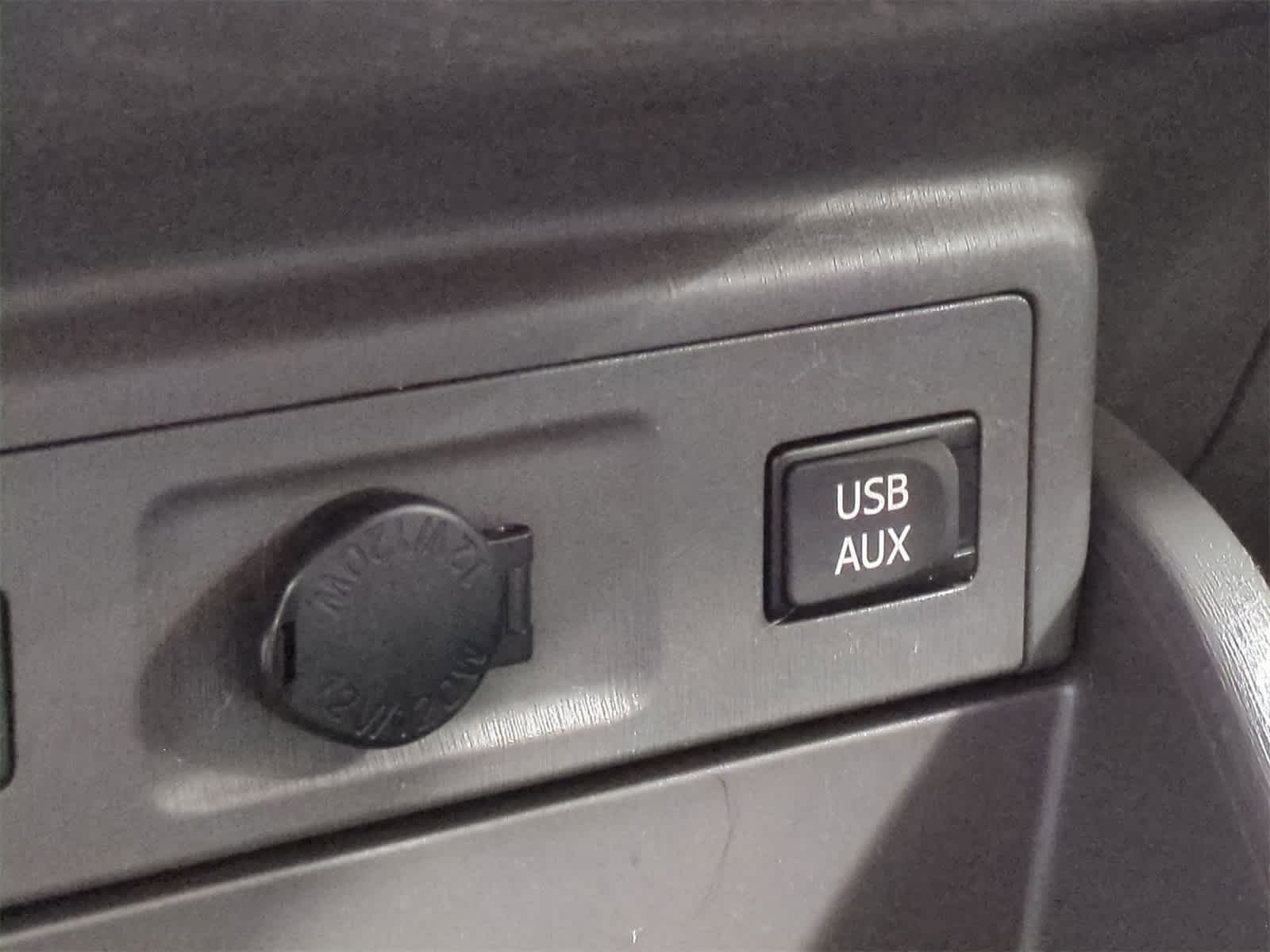 Thumbnail: 2014 Toyota Prius v - 37