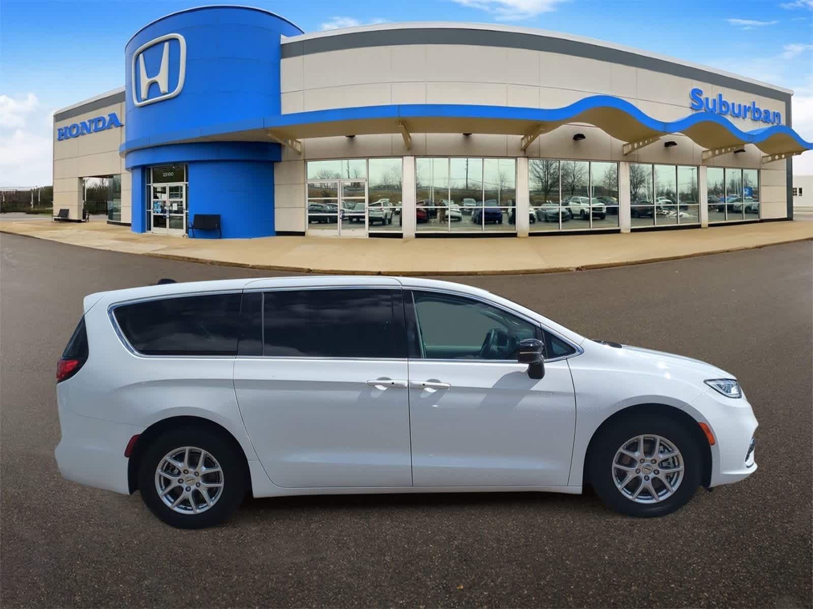 Thumbnail: 2024 Chrysler Pacifica - 9