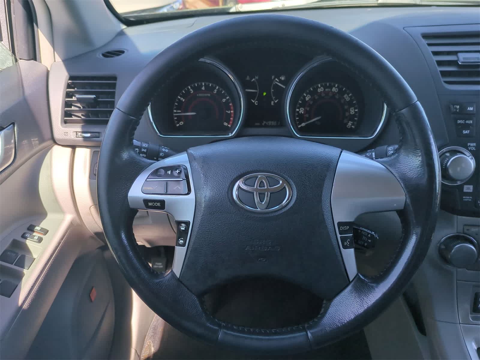2012 Toyota Highlander SE 24