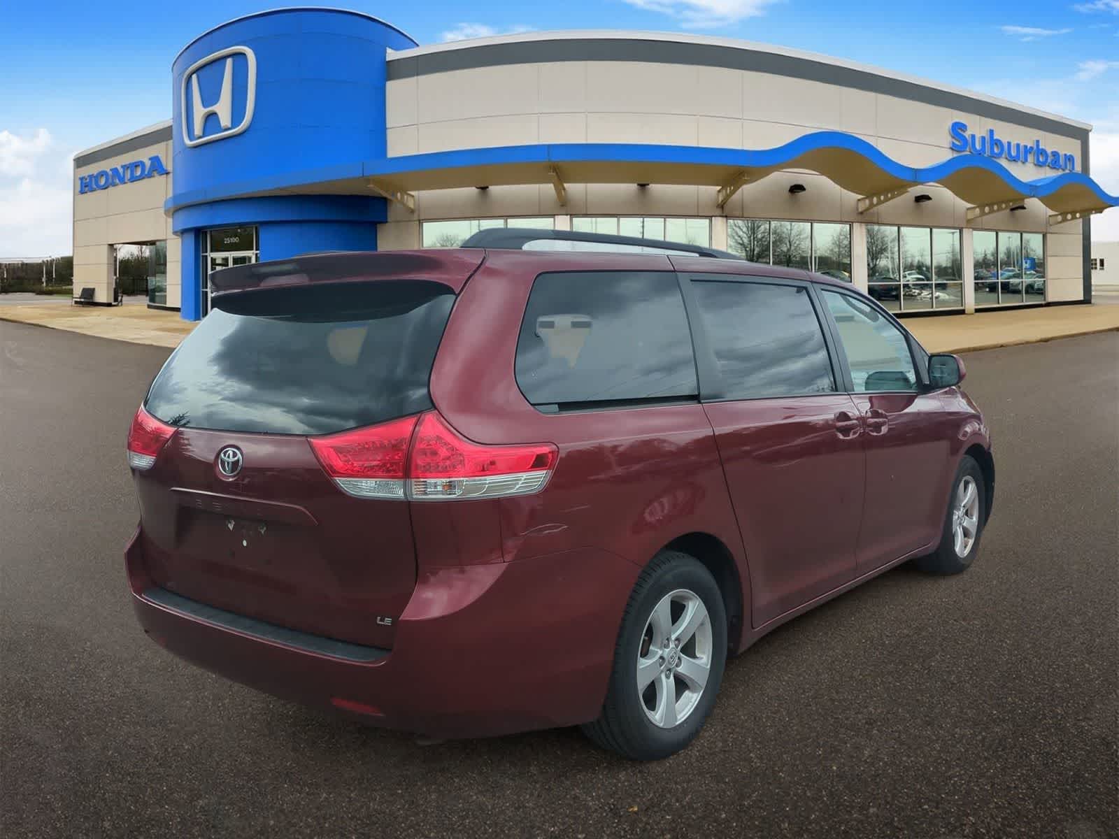 Thumbnail: 2012 Toyota Sienna - 8