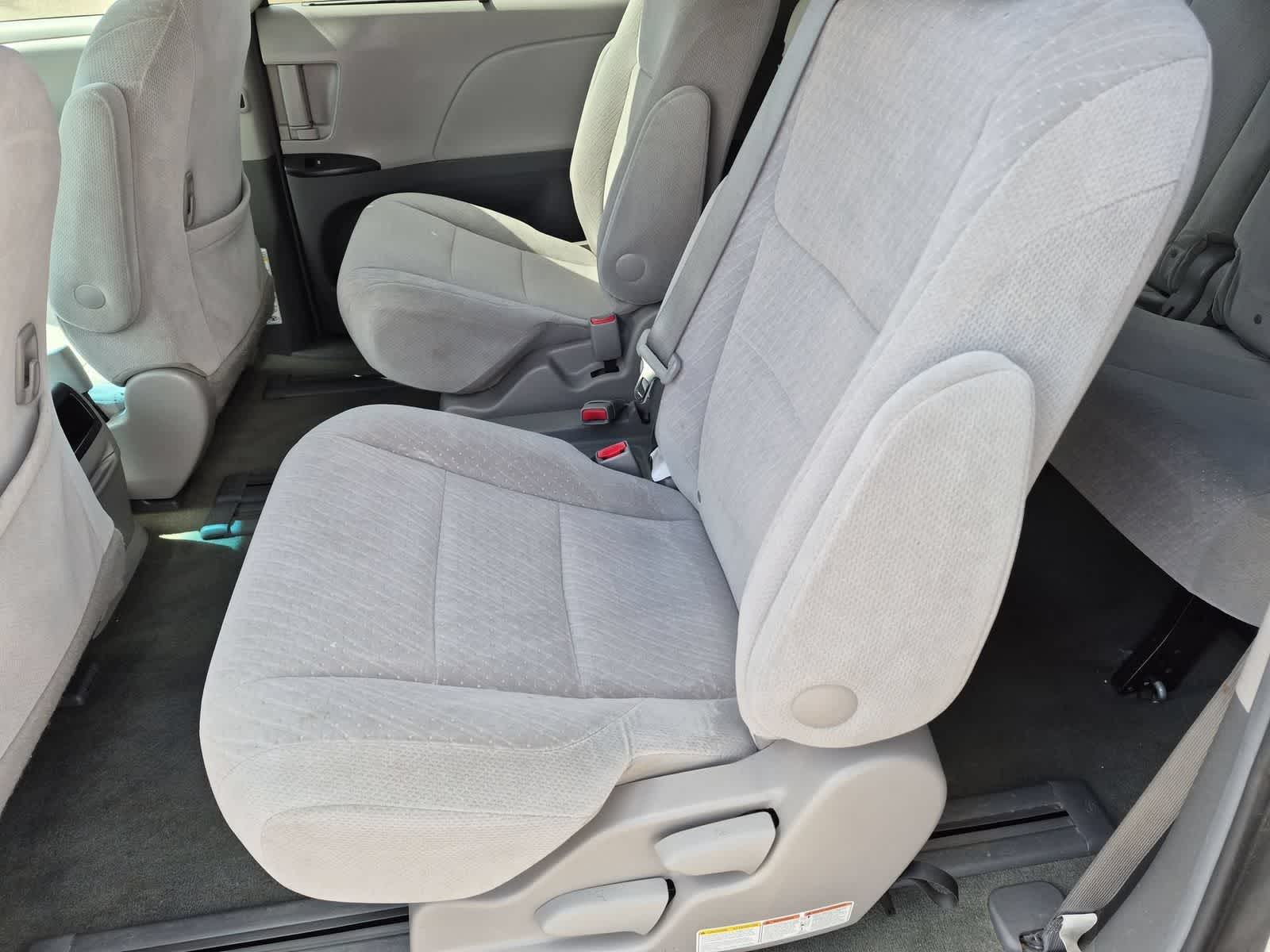 Thumbnail: 2016 Toyota Sienna - 26