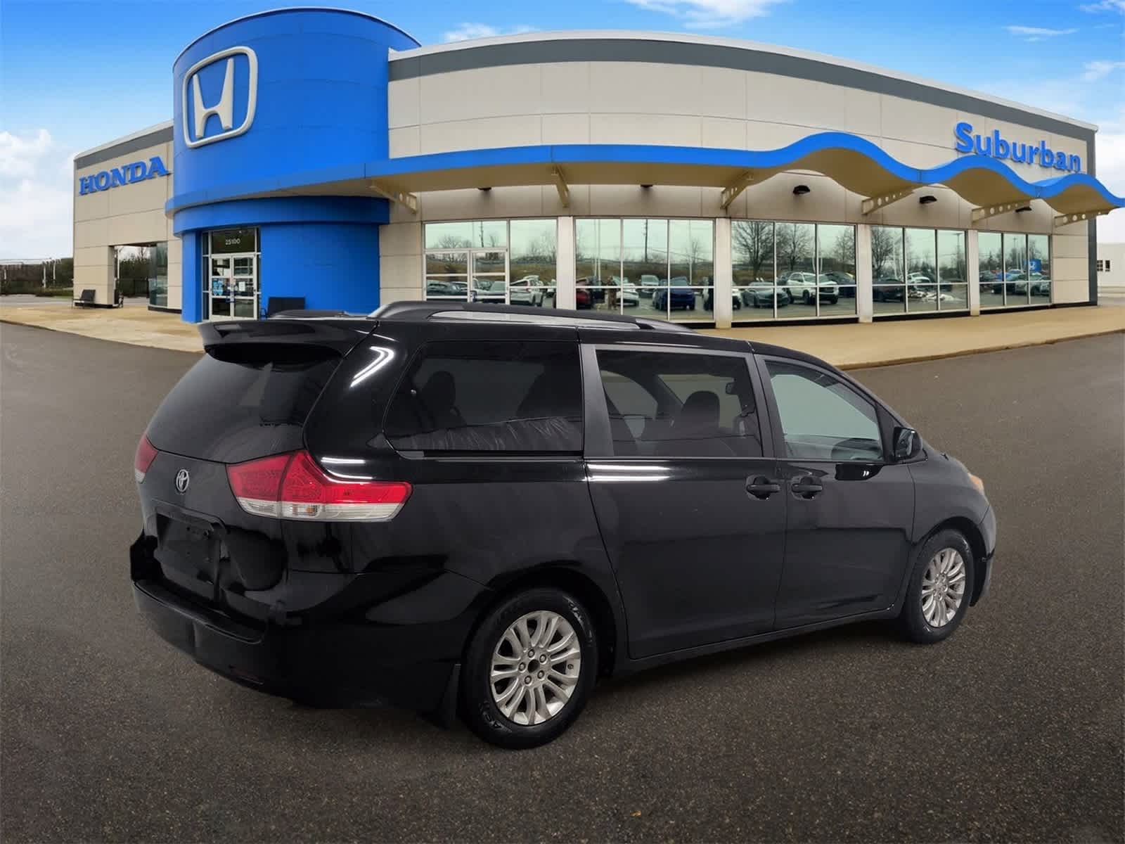 Thumbnail: 2013 Toyota Sienna - 8