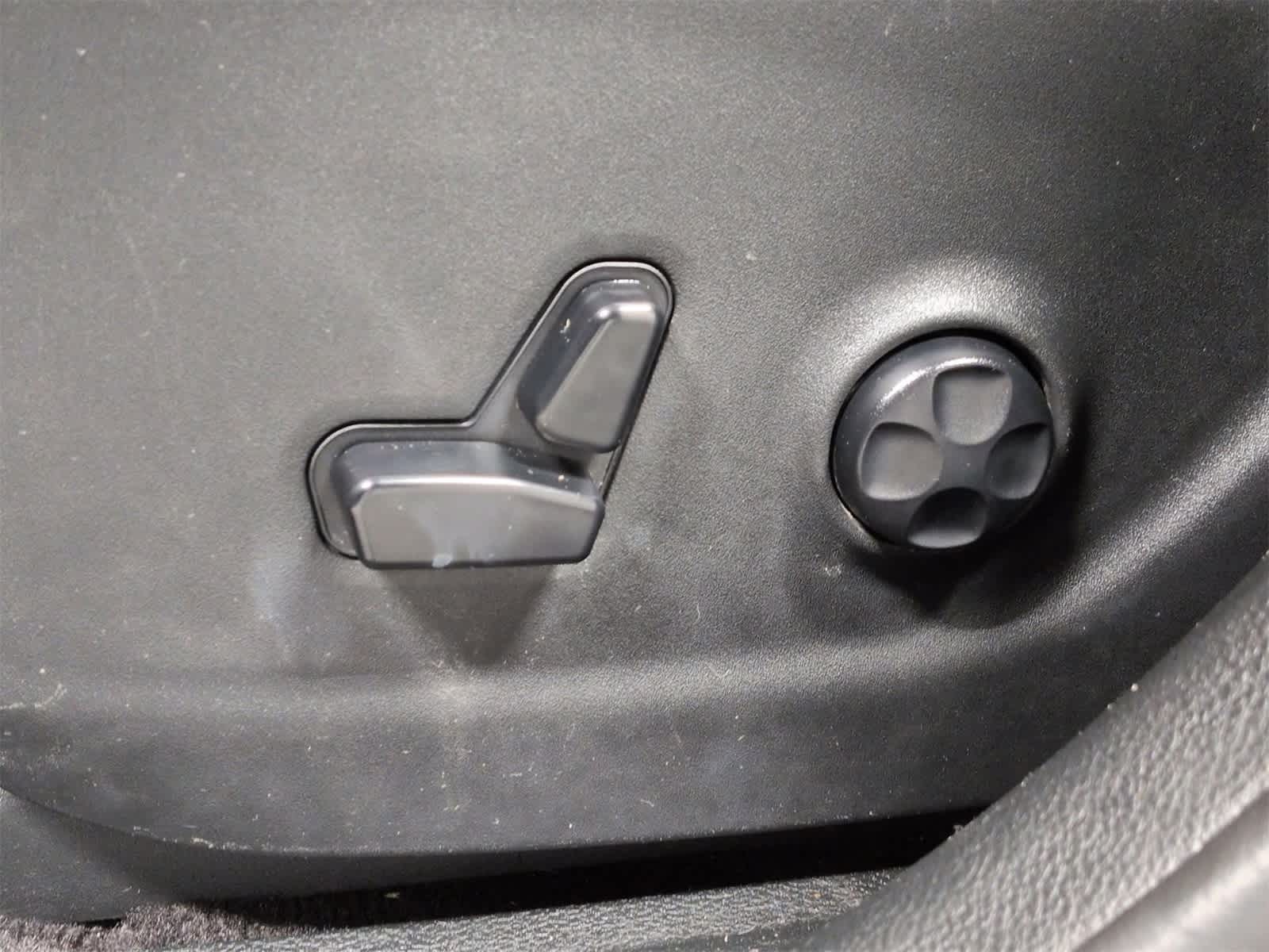 Thumbnail: 2019 Jeep Cherokee - 18