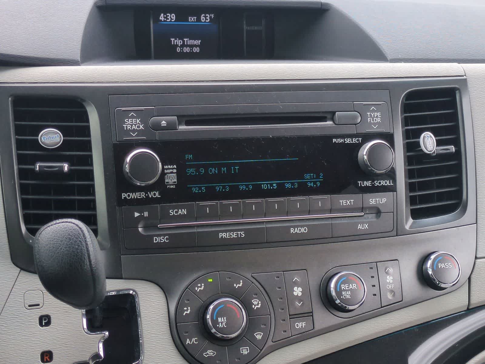Thumbnail: 2012 Toyota Sienna - 27