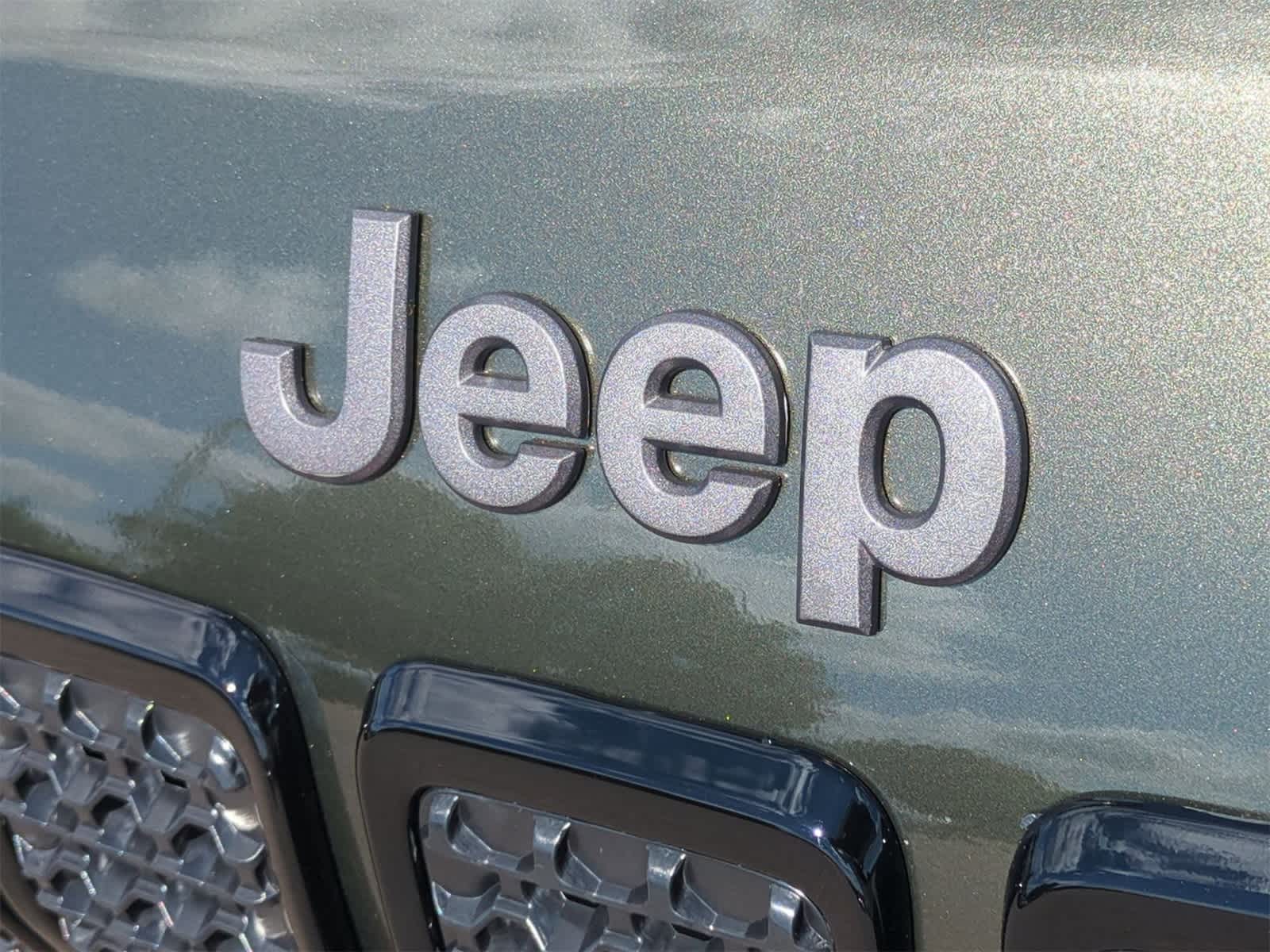 Thumbnail: 2019 Jeep Cherokee - 12