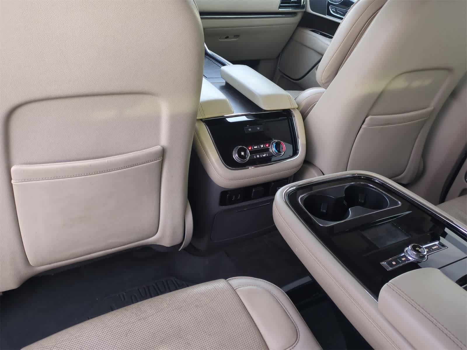 Thumbnail: 2018 Lincoln Navigator - 19