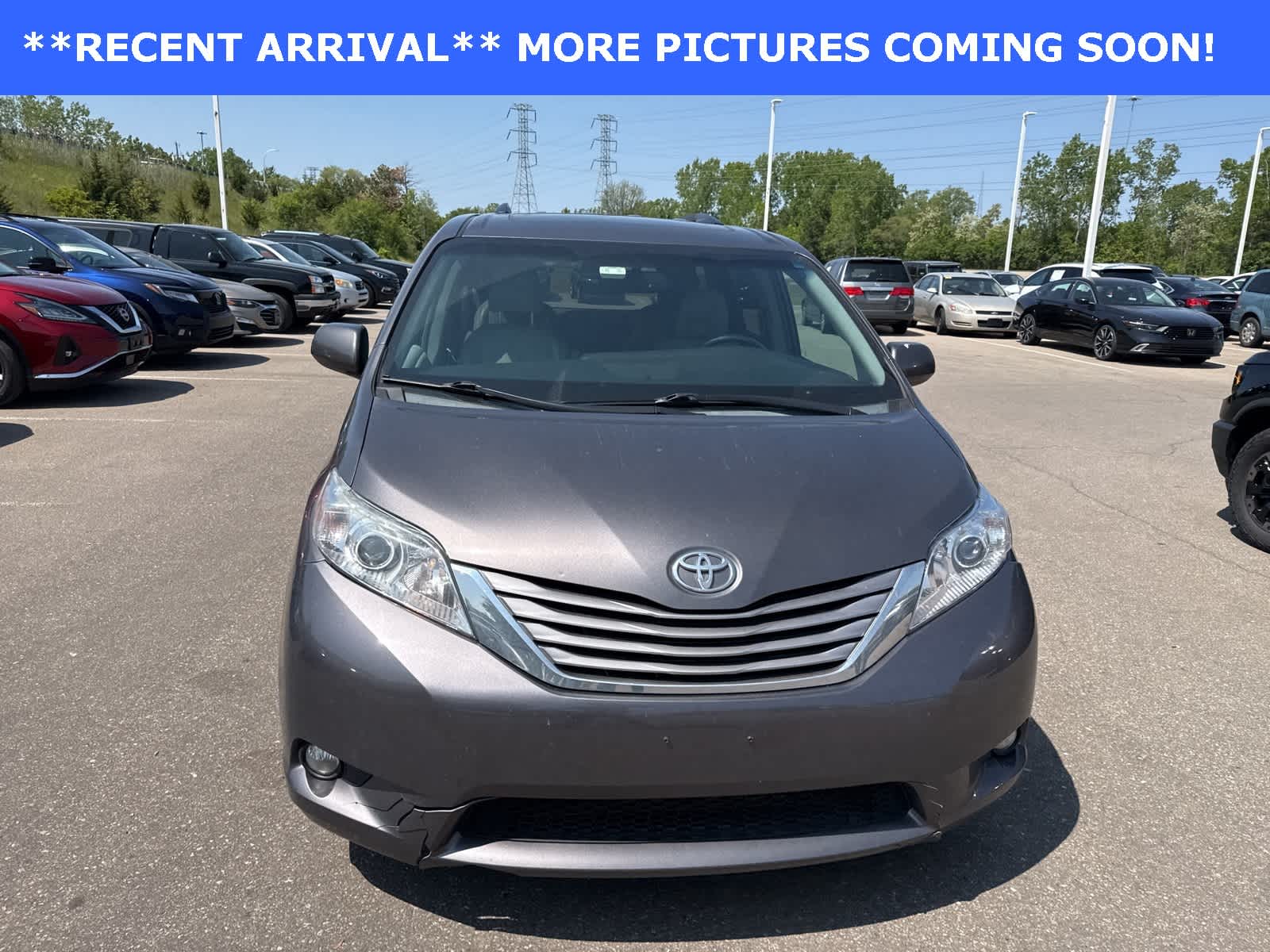 Thumbnail: 2015 Toyota Sienna - 3