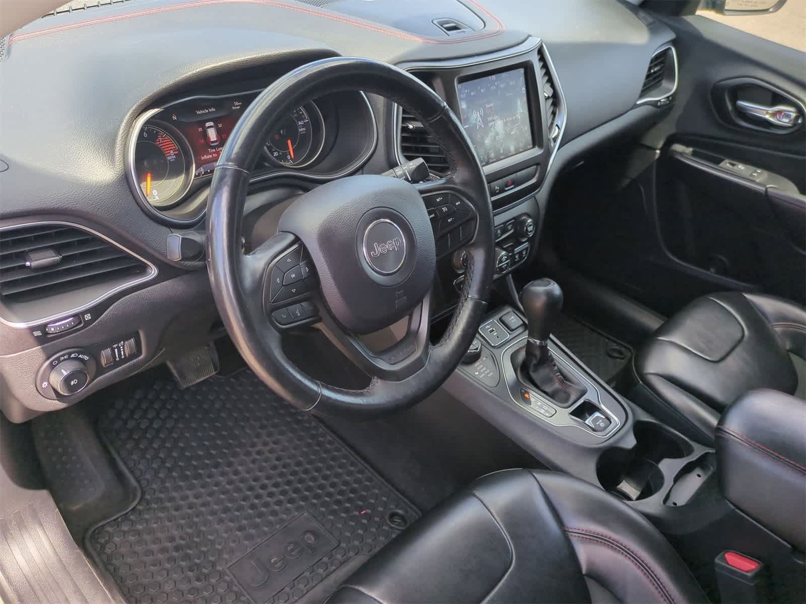 Thumbnail: 2019 Jeep Cherokee - 10