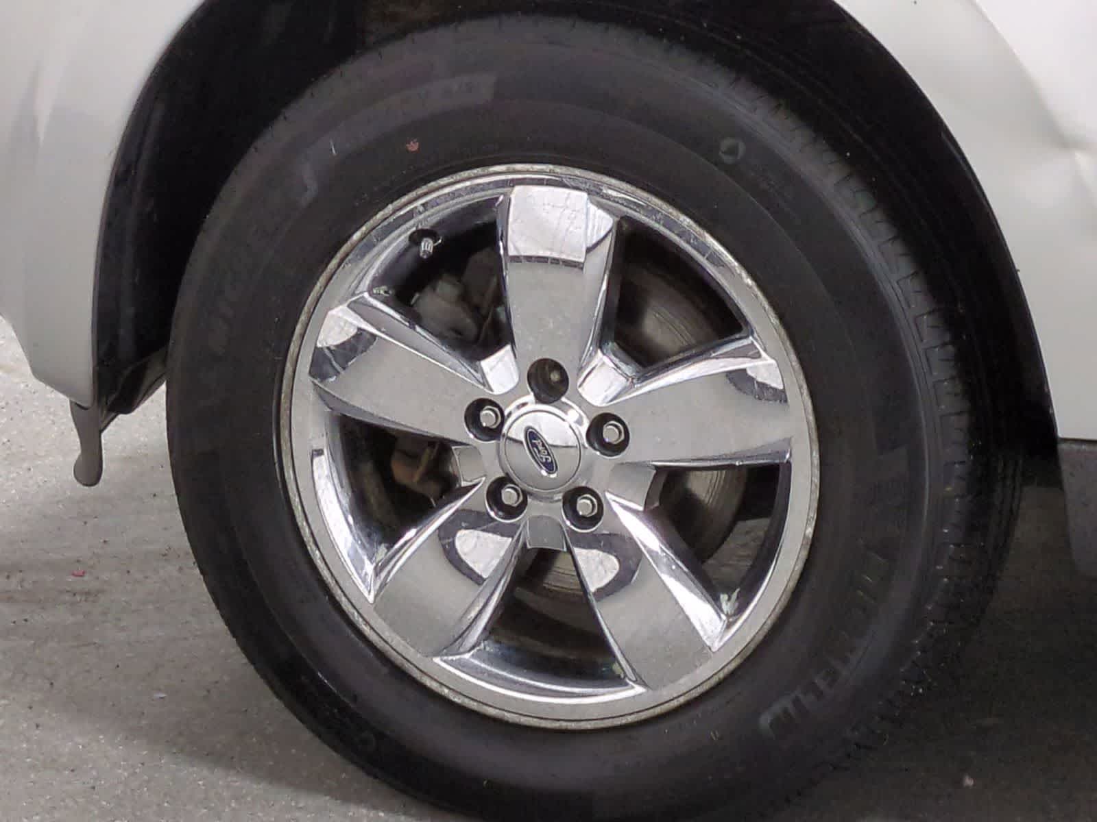 Thumbnail: 2010 Ford Escape - 14