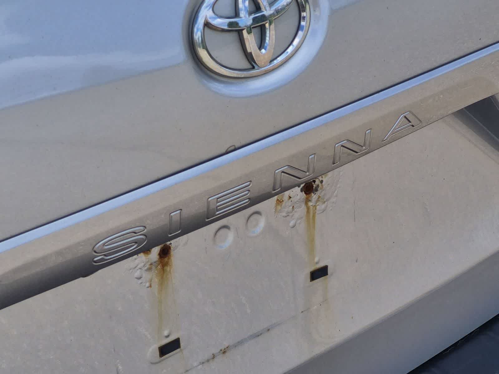 Thumbnail: 2016 Toyota Sienna - 20
