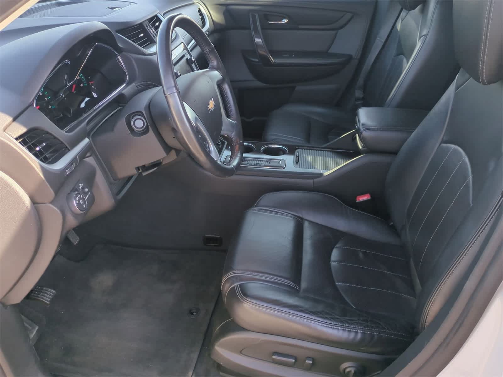 Thumbnail: 2017 Chevrolet Traverse - 16