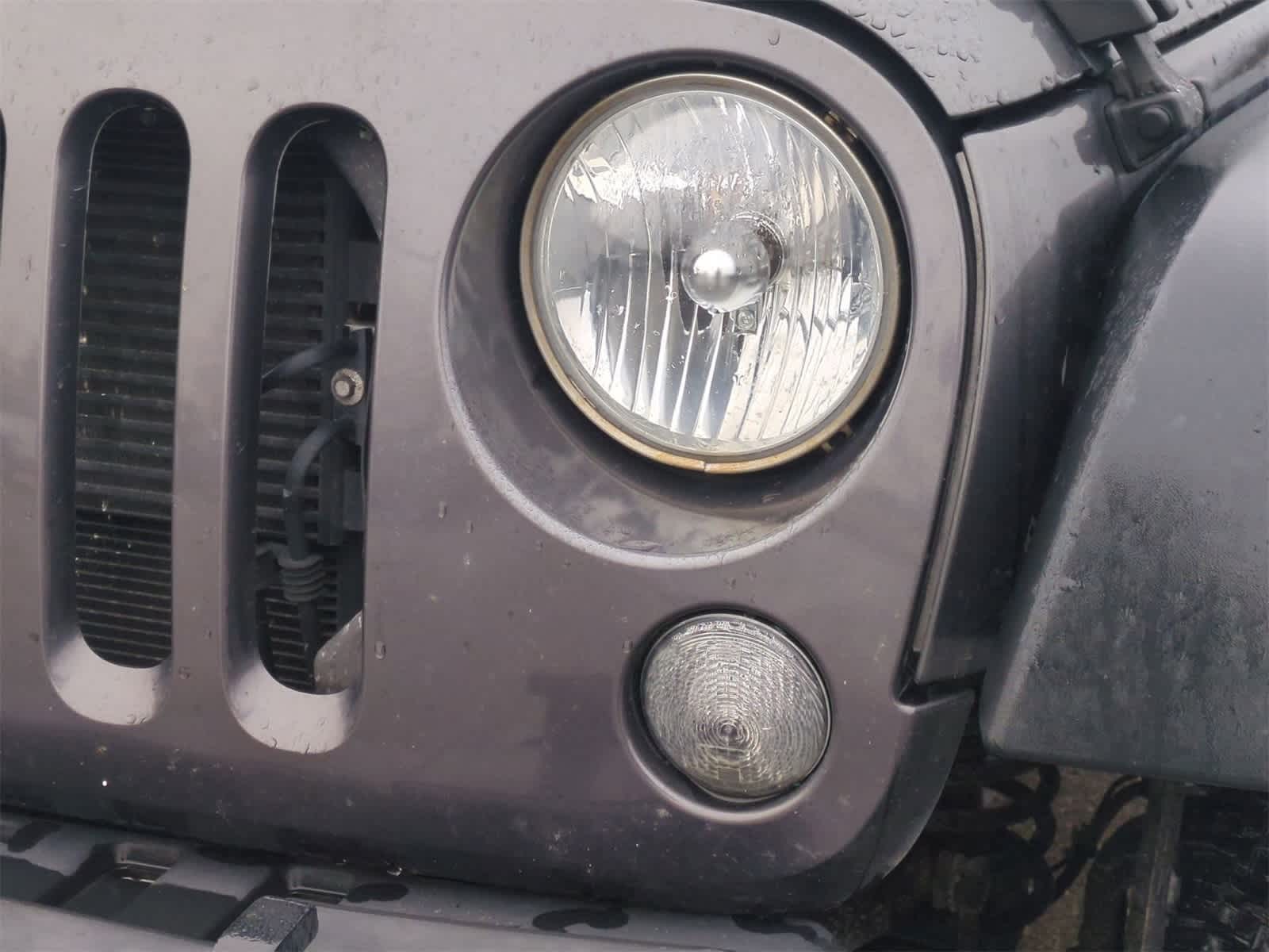 Thumbnail: 2016 Jeep Wrangler - 12