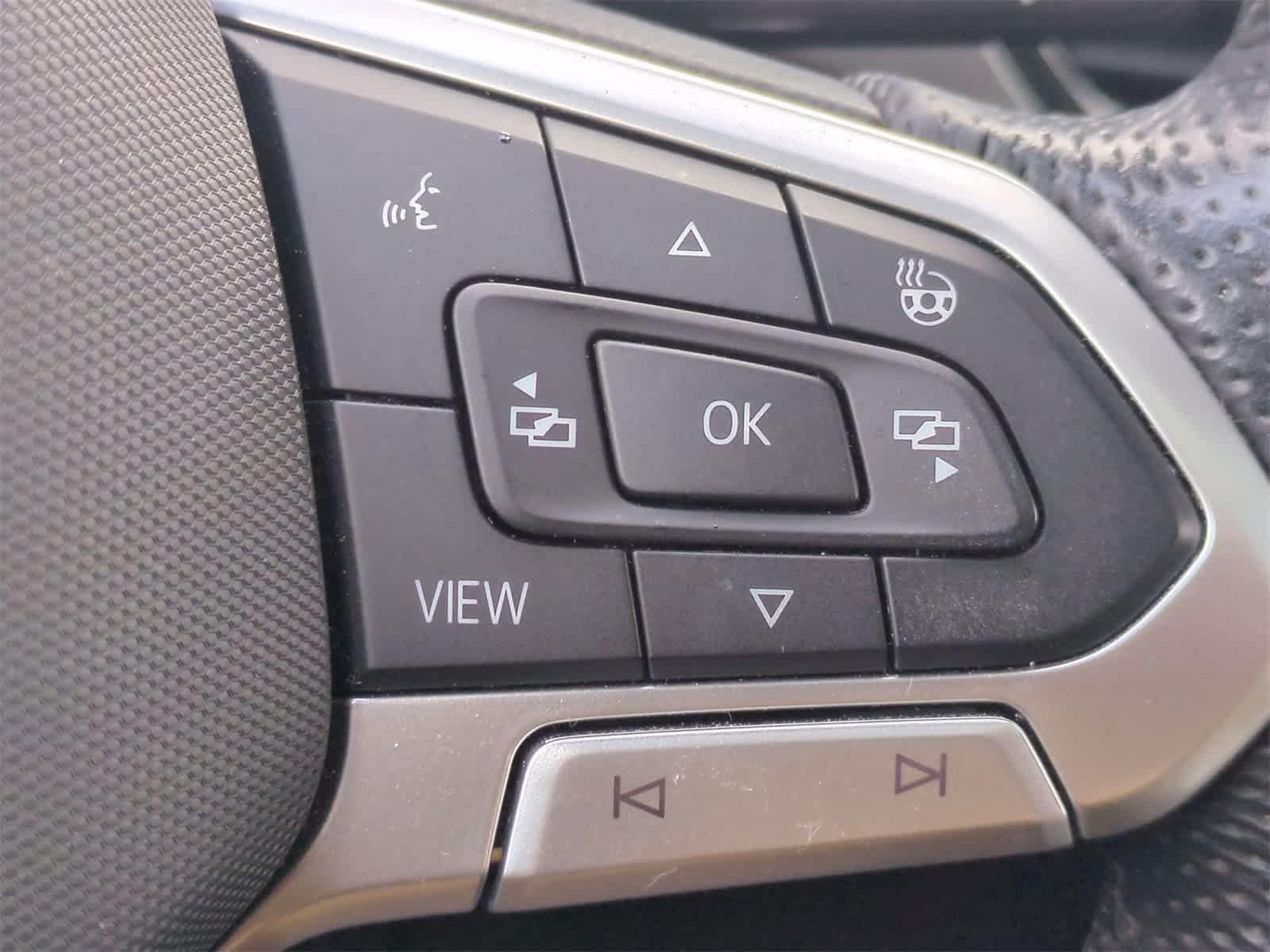 Thumbnail: 2021 Volkswagen Atlas - 27