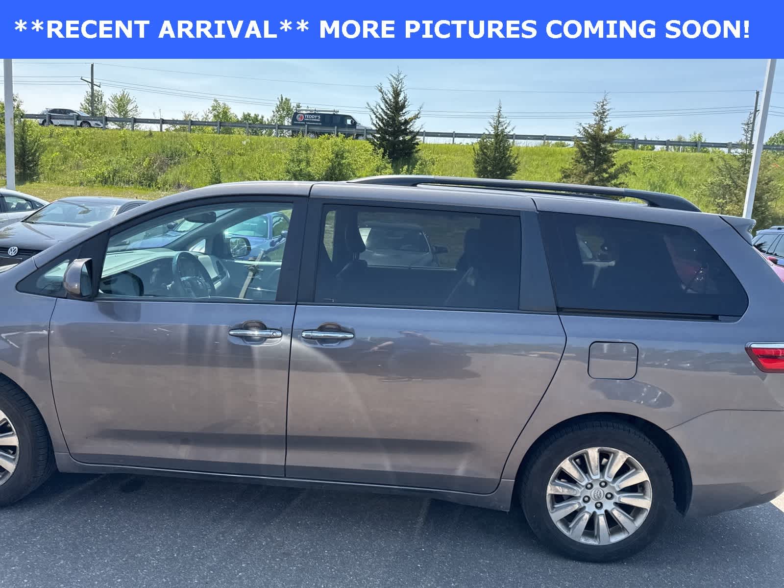 Thumbnail: 2015 Toyota Sienna - 18