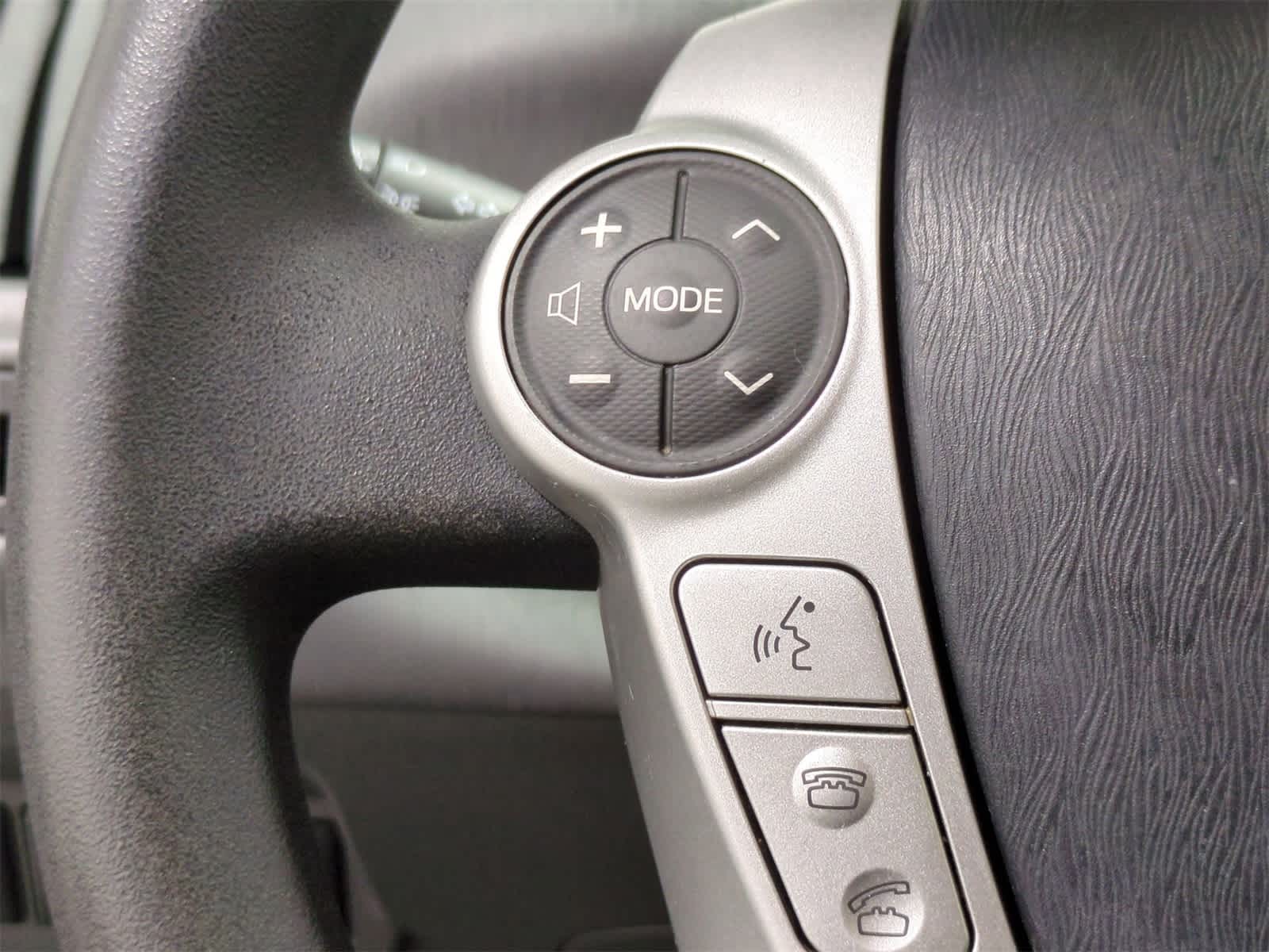 Thumbnail: 2014 Toyota Prius v - 31