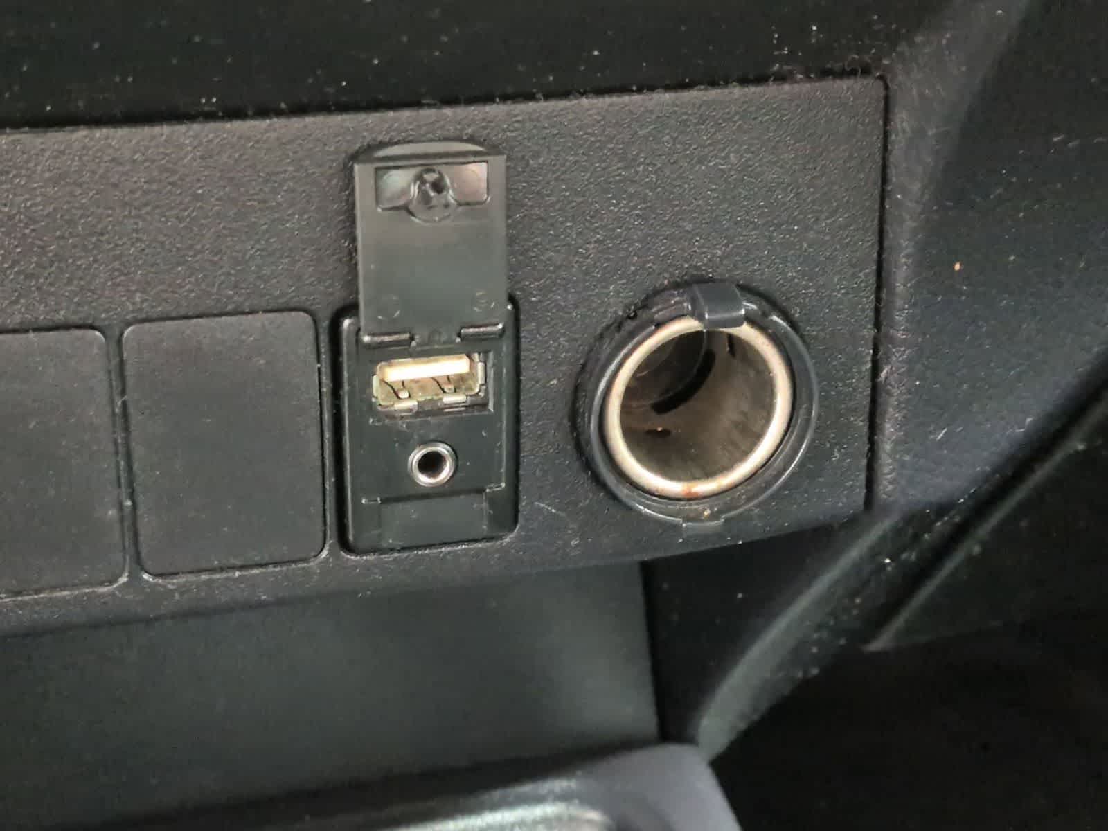 Thumbnail: 2015 Toyota RAV4 - 30