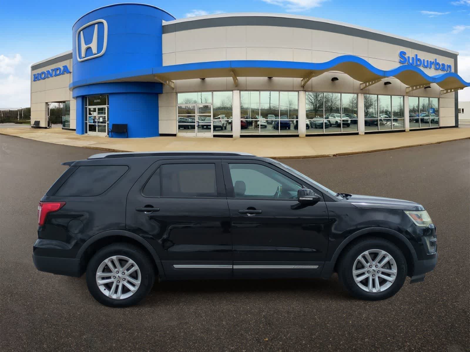Thumbnail: 2016 Ford Explorer - 9