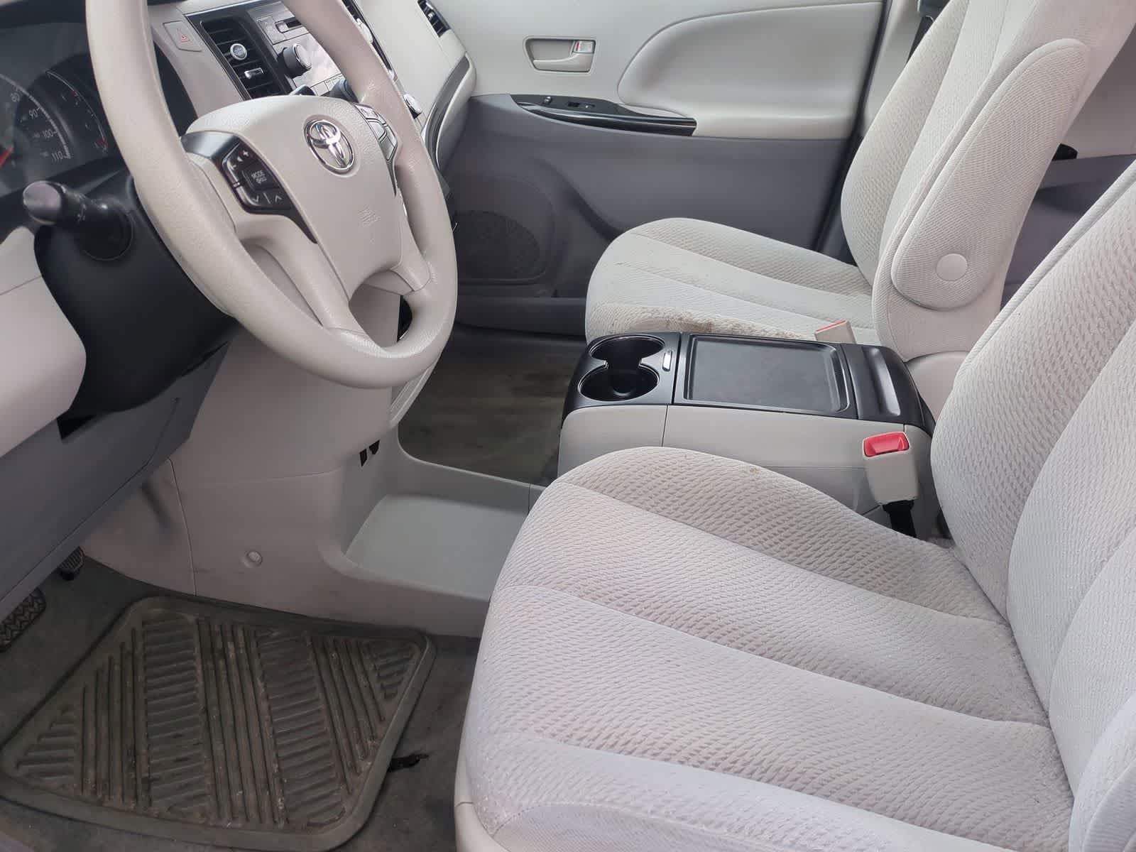 Thumbnail: 2012 Toyota Sienna - 16