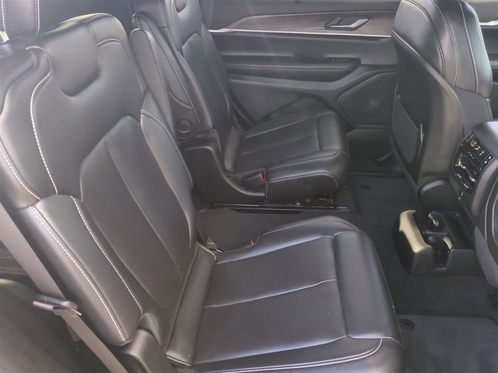 Thumbnail: 2024 Jeep Grand Cherokee L - 22