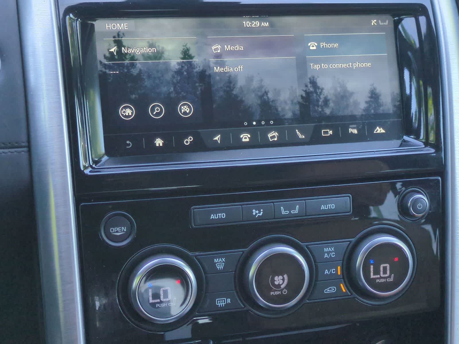 Thumbnail: 2018 Land Rover Discovery - 29