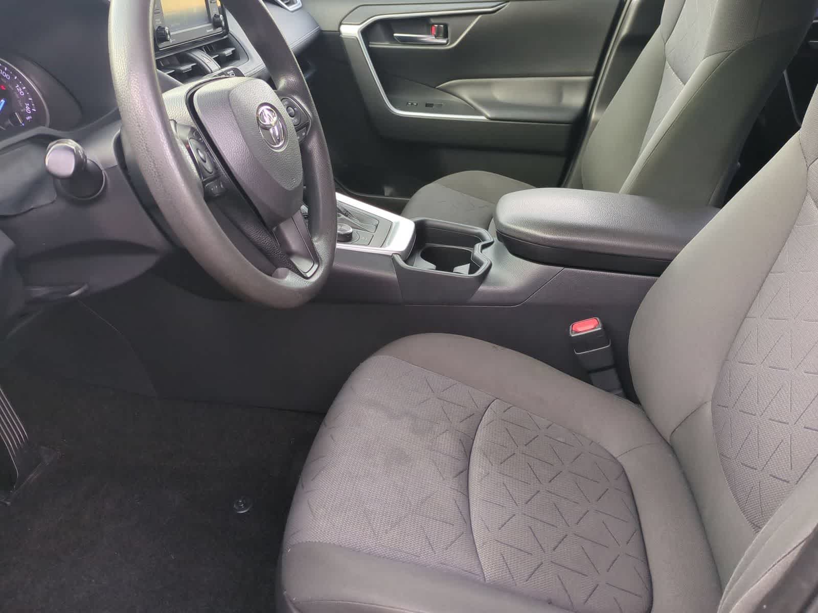 2020 Toyota RAV4 XLE - Photo 16