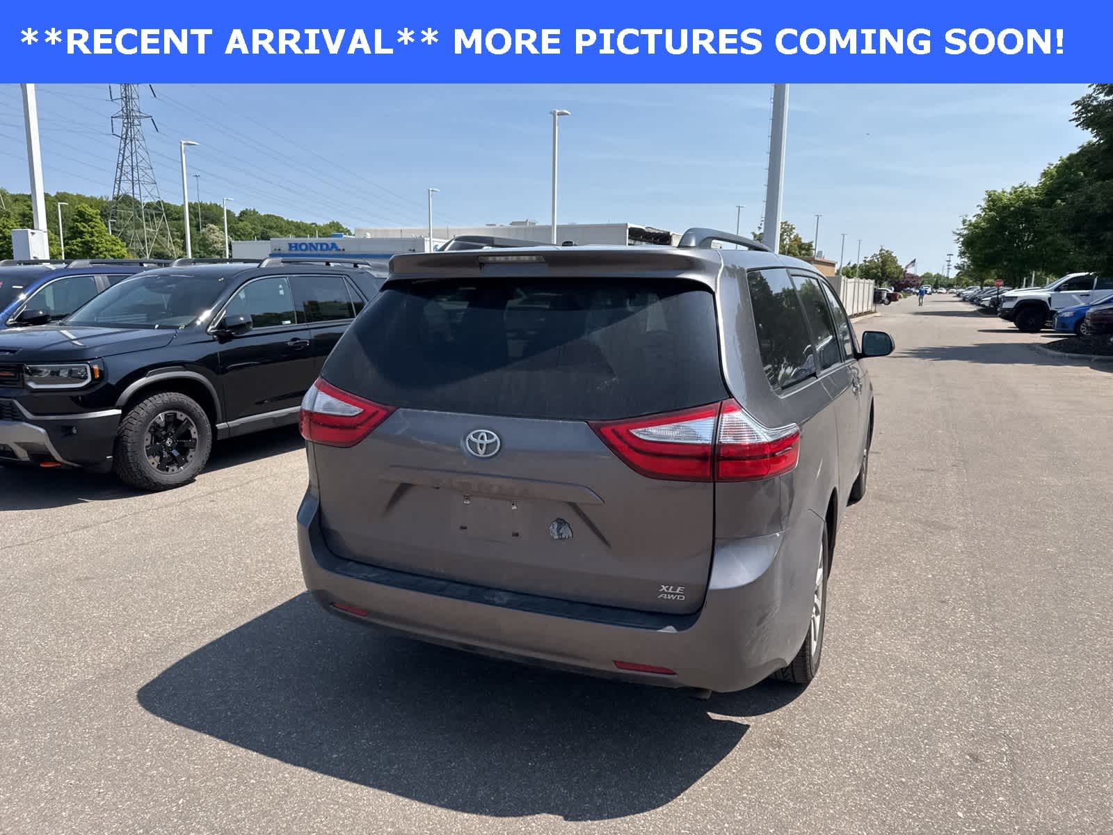Thumbnail: 2015 Toyota Sienna - 12