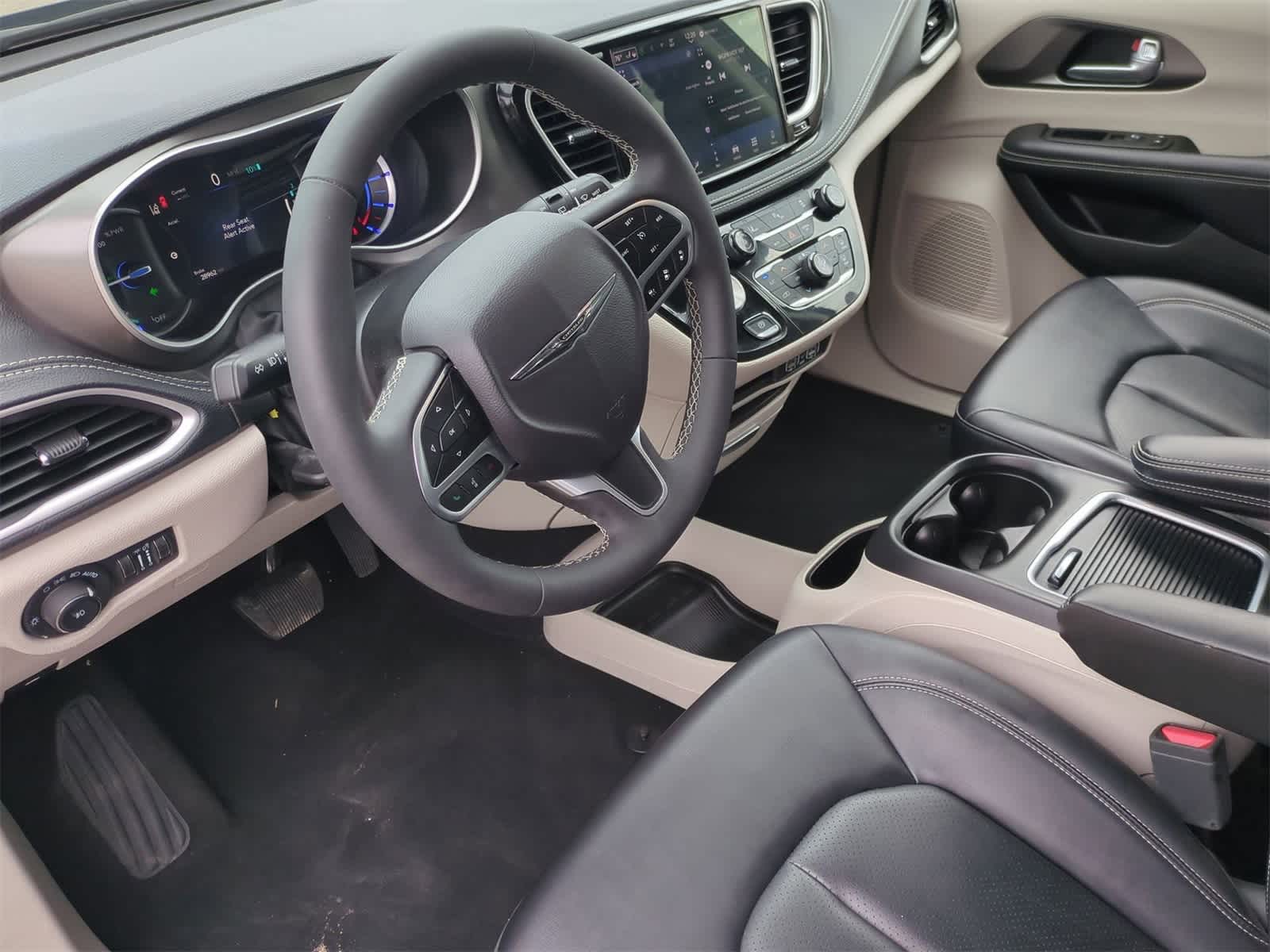 Thumbnail: 2024 Chrysler Pacifica - 10