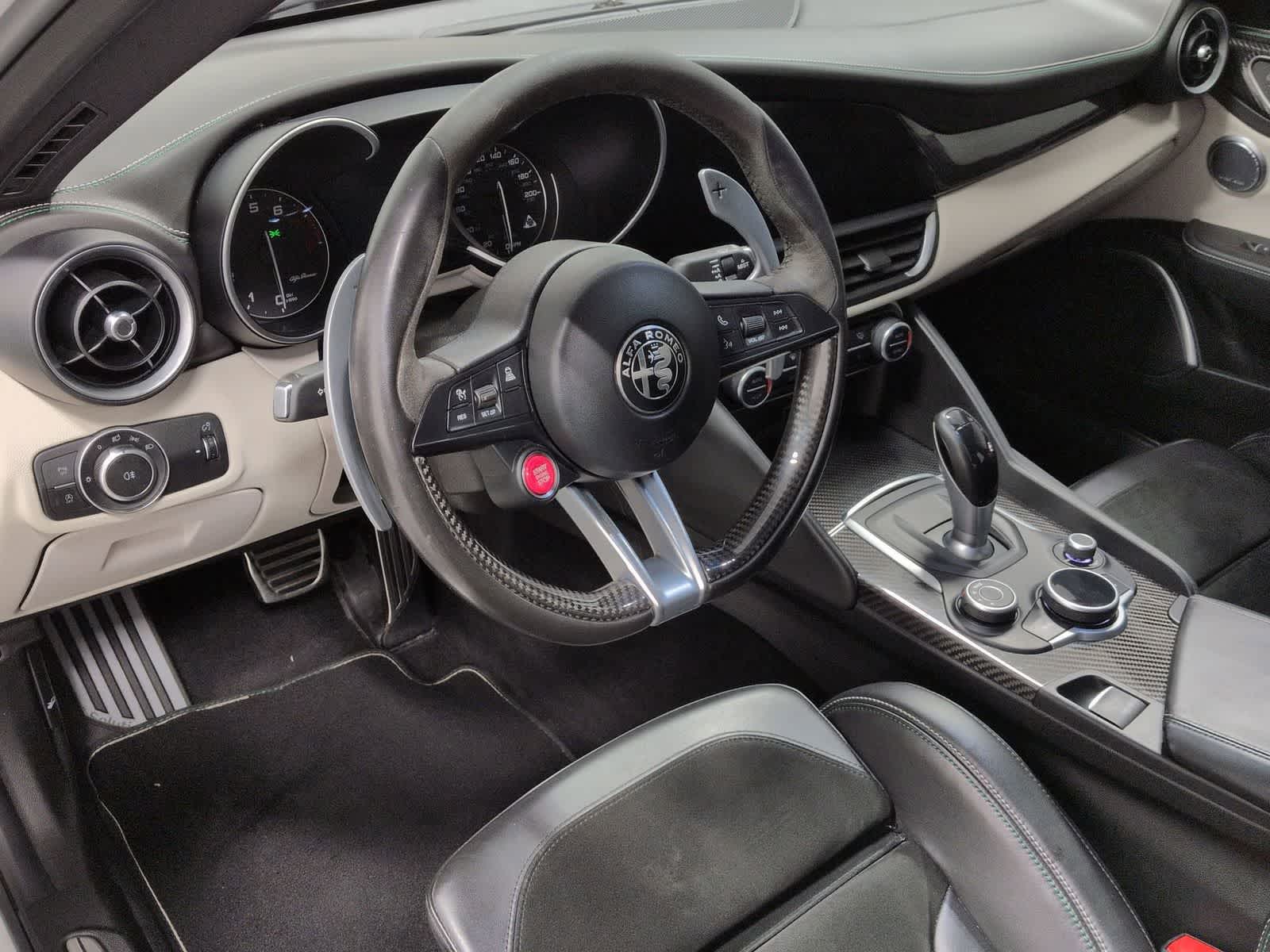 Thumbnail: 2018 Alfa Romeo Giulia - 10