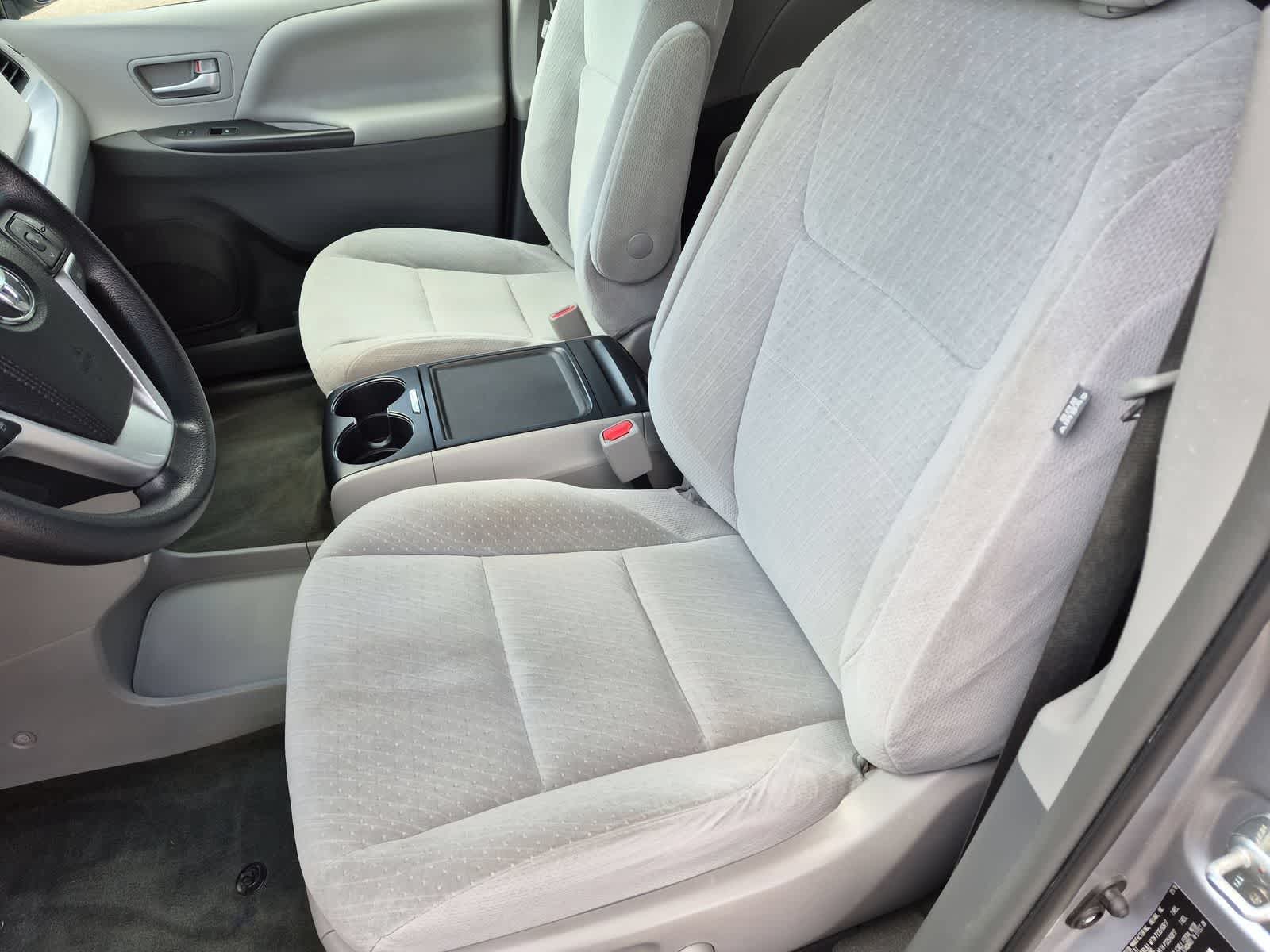 Thumbnail: 2016 Toyota Sienna - 23