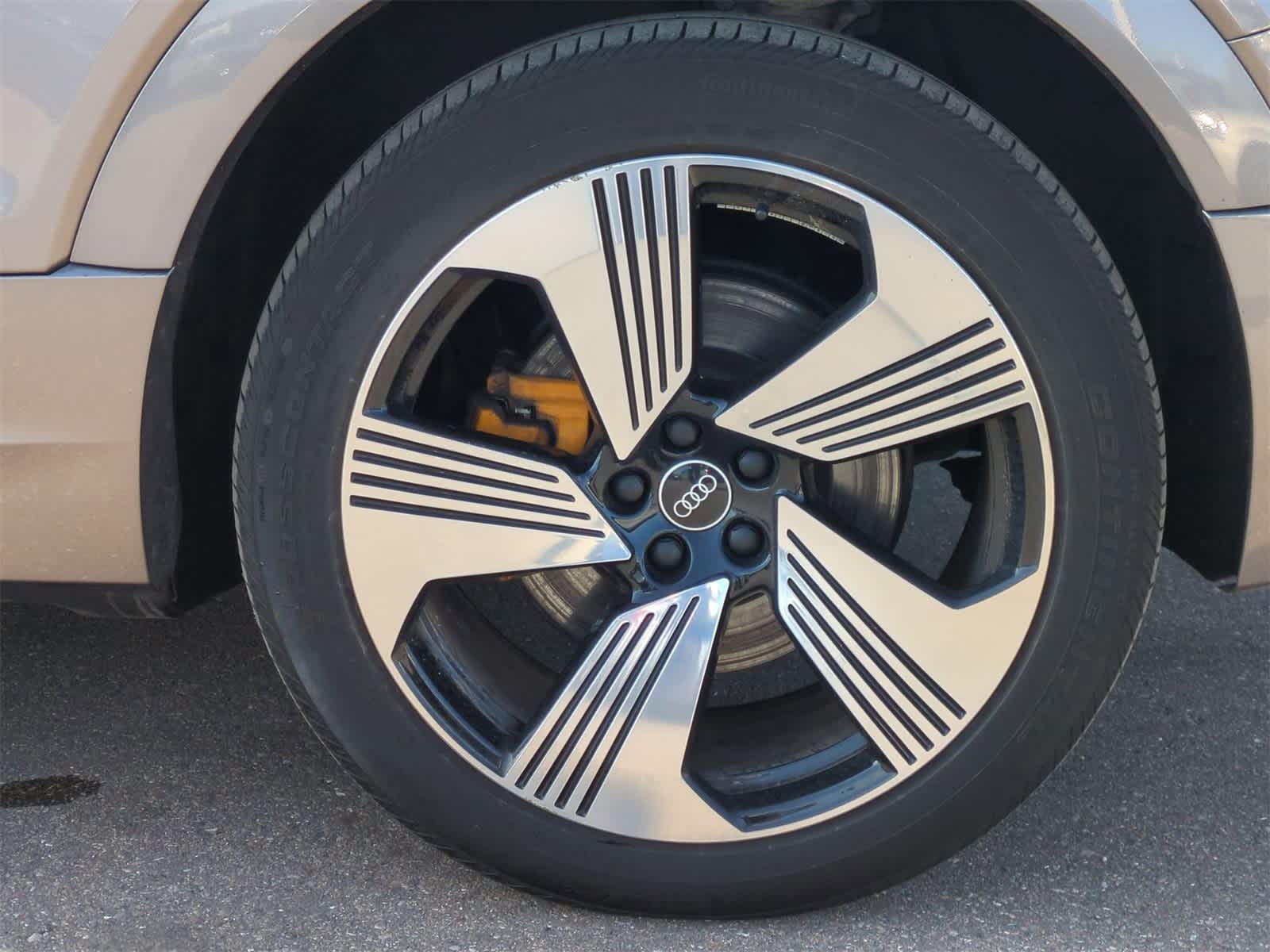 Thumbnail: 2022 Audi e-tron - 14