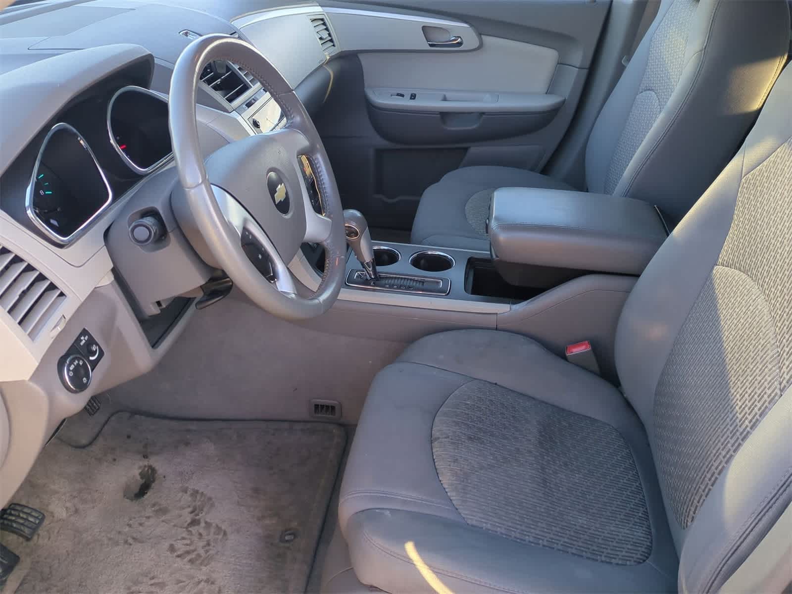 Thumbnail: 2010 Chevrolet Traverse - 17