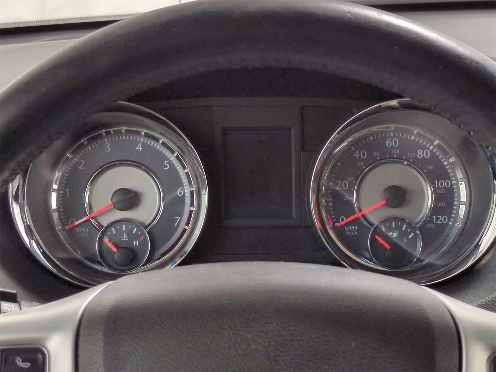 Thumbnail: 2015 Chrysler Town & Country - 30