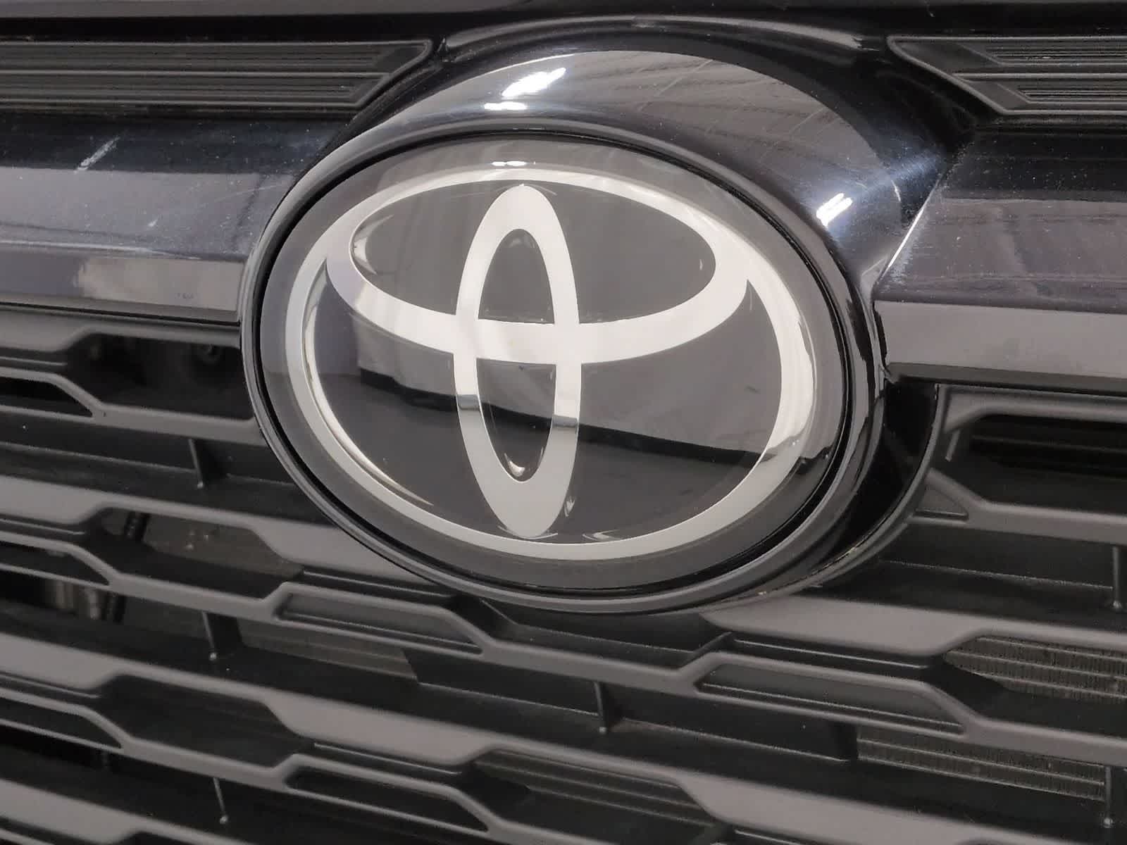 Thumbnail: 2025 Toyota RAV4 - 10
