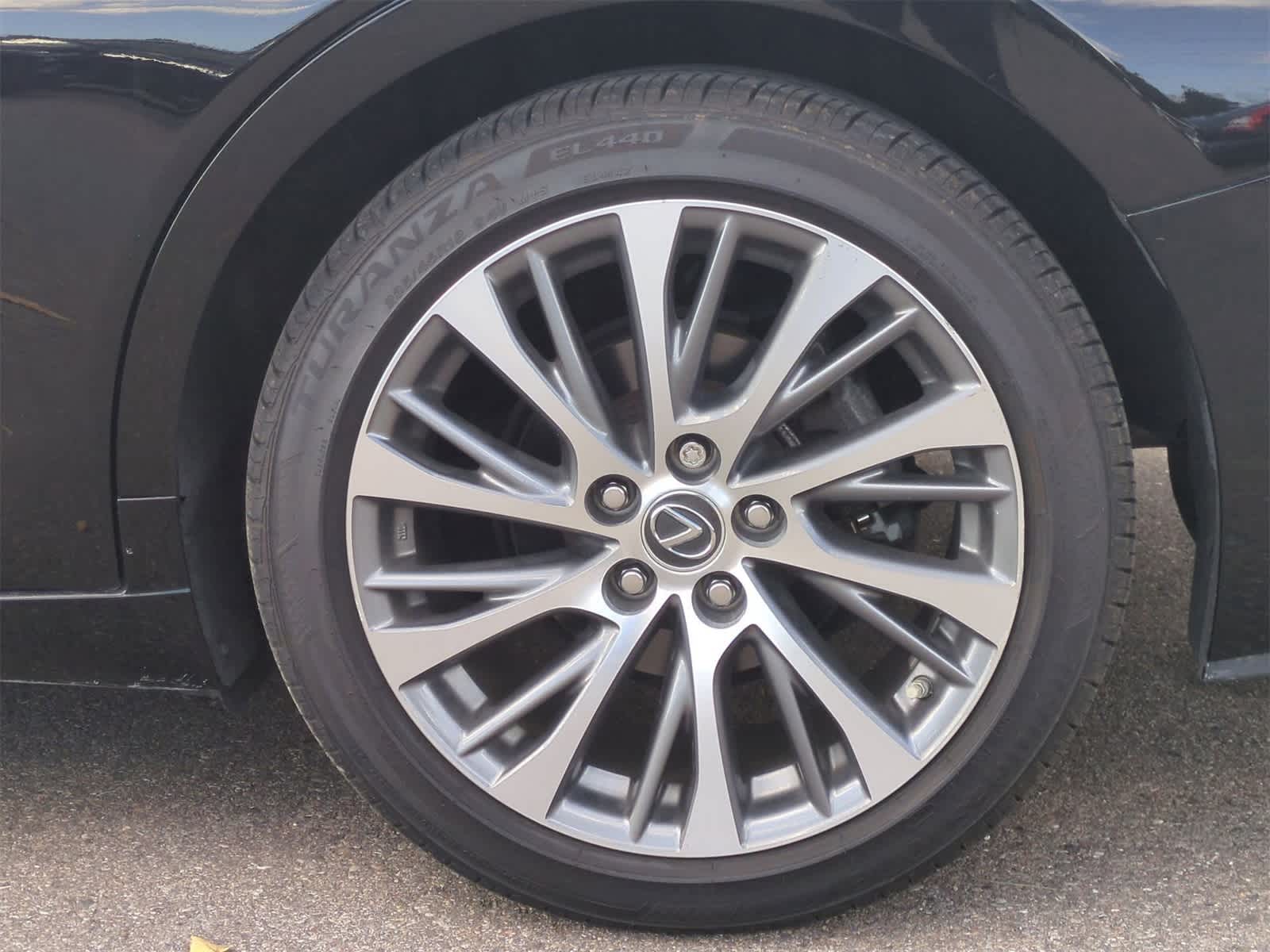 Thumbnail: 2020 Lexus ES - 15