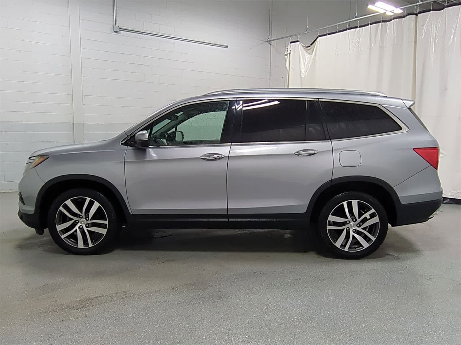 Thumbnail: 2018 Honda Pilot - 11