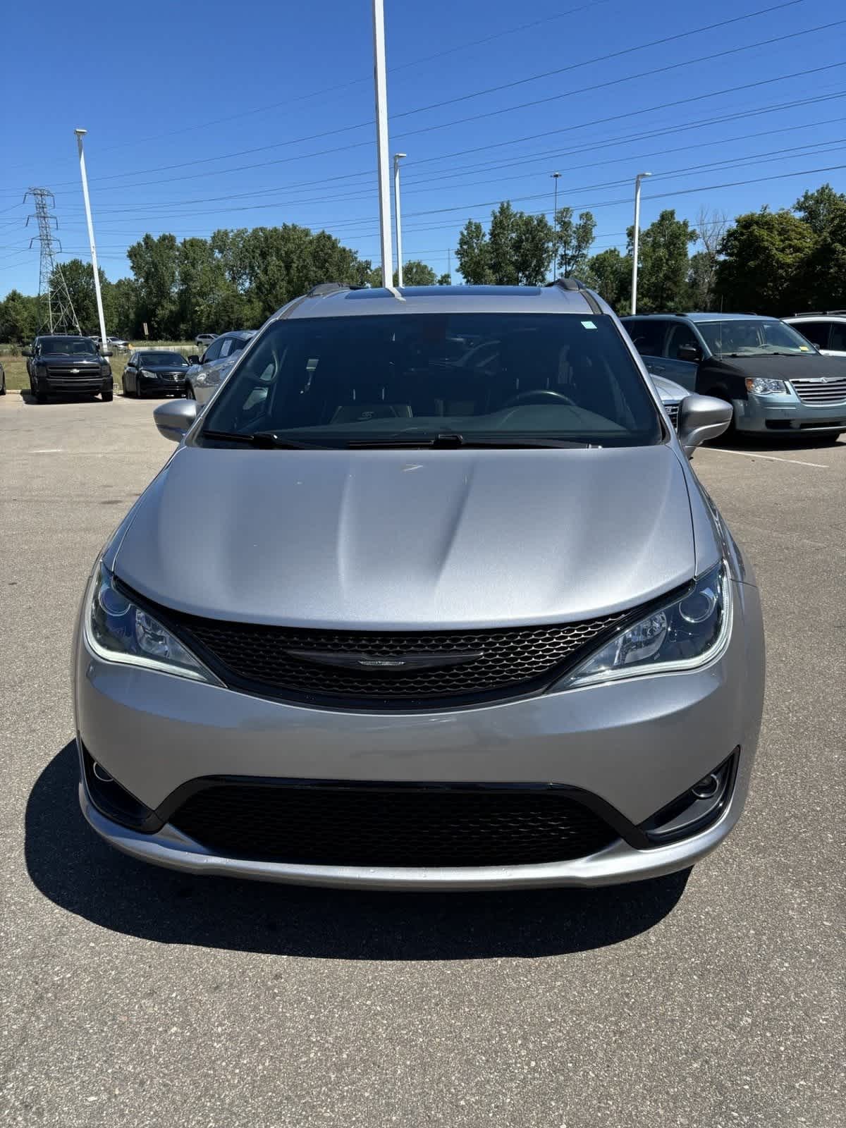 Thumbnail: 2018 Chrysler Pacifica - 4