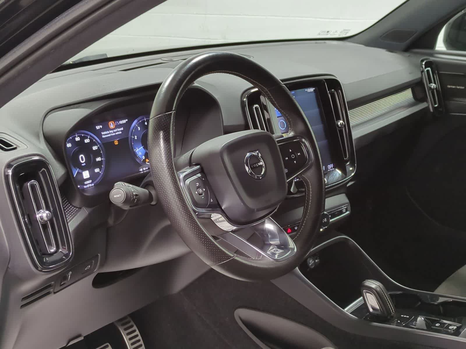 Thumbnail: 2019 Volvo XC40 - 10