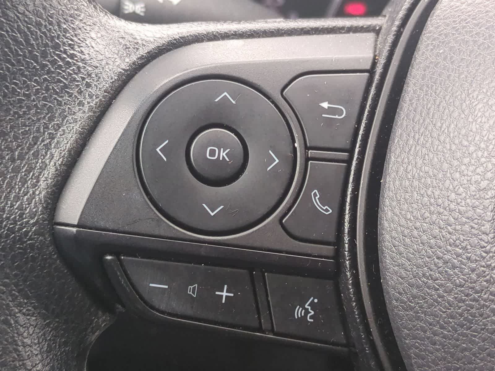 2025 Toyota RAV4 XLE - Photo 23