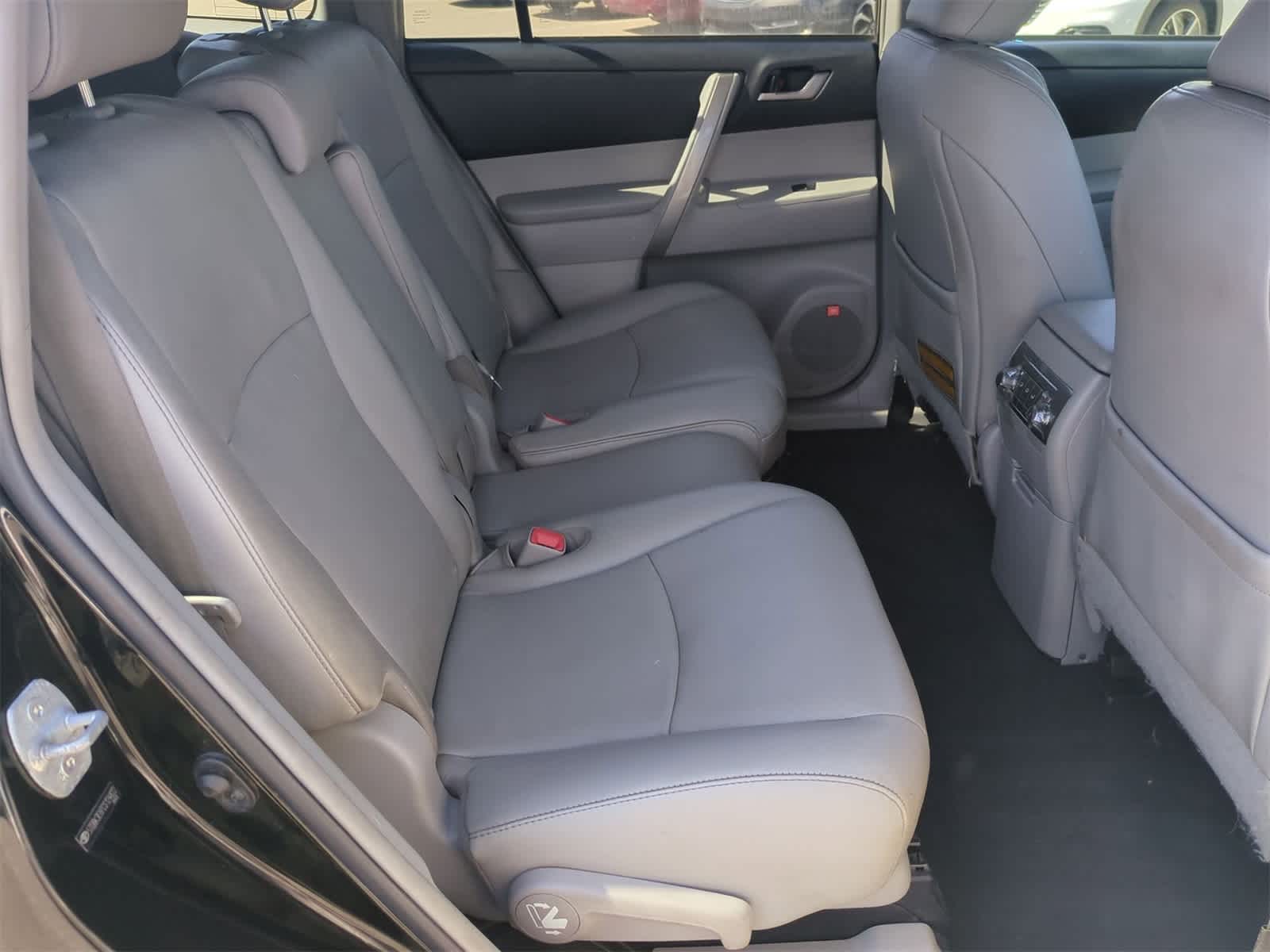 2012 Toyota Highlander SE 21