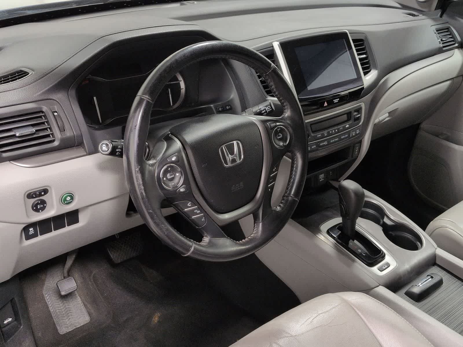Thumbnail: 2016 Honda Pilot - 10