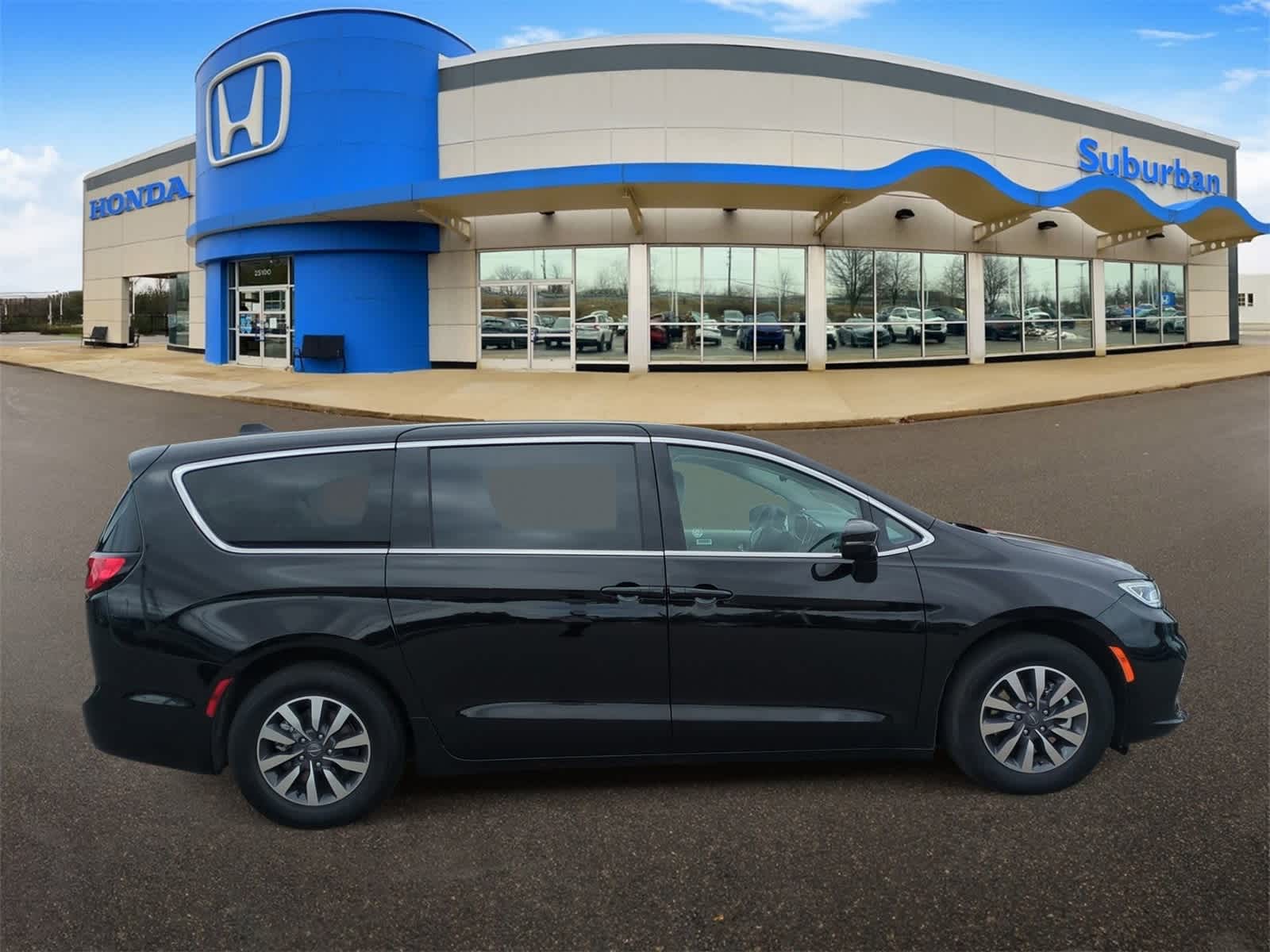 Thumbnail: 2024 Chrysler Pacifica - 9