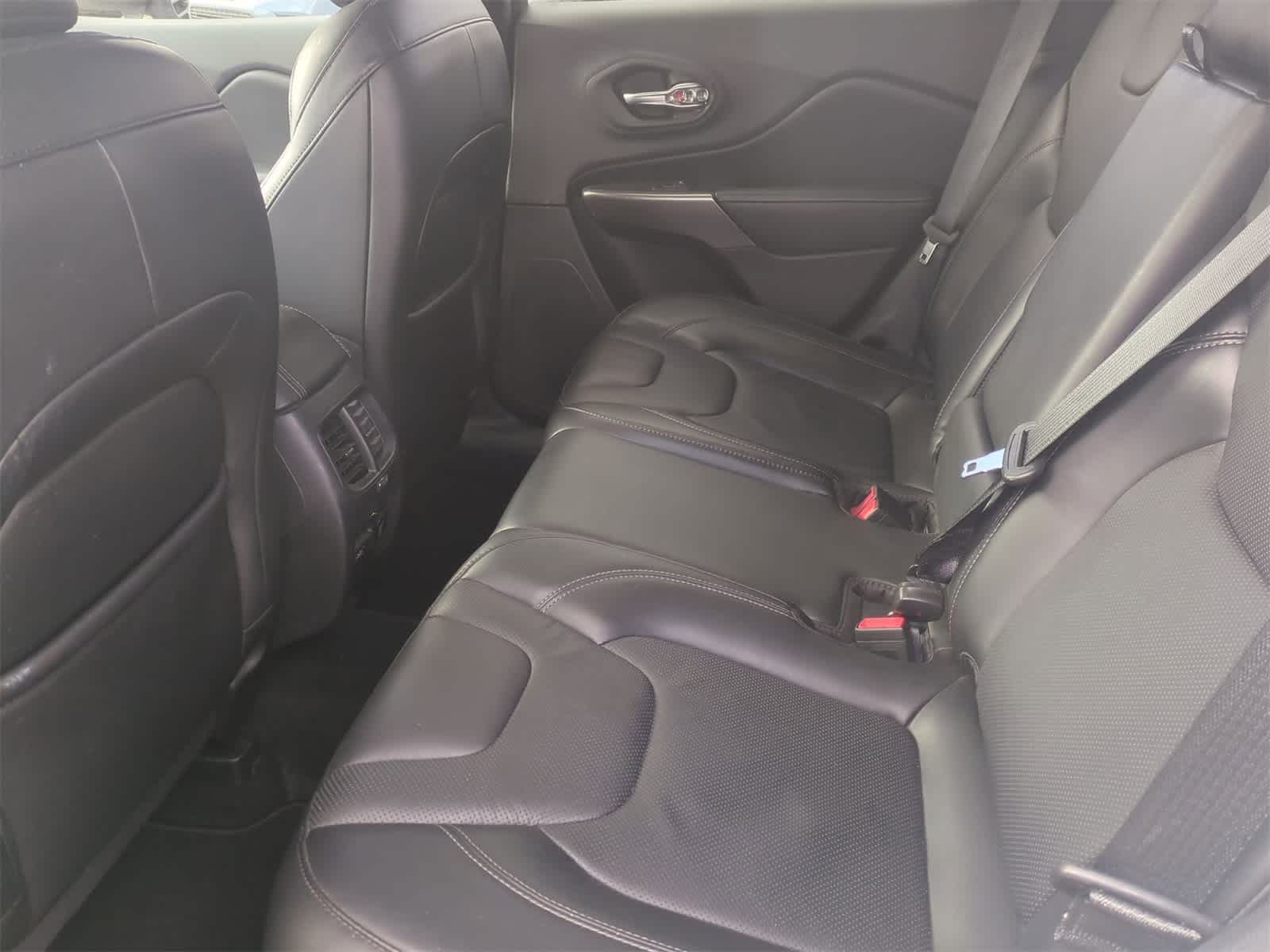 Thumbnail: 2020 Jeep Cherokee - 20