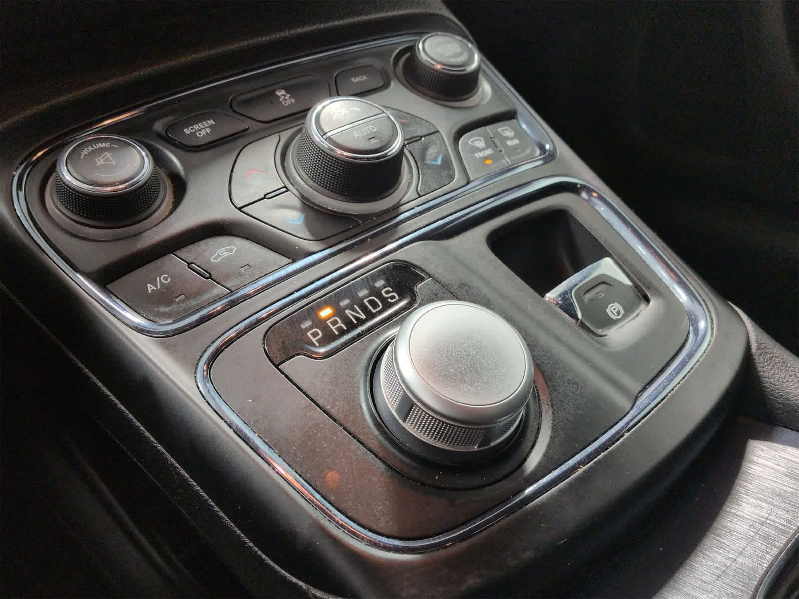 Thumbnail: 2015 Chrysler 200 - 30