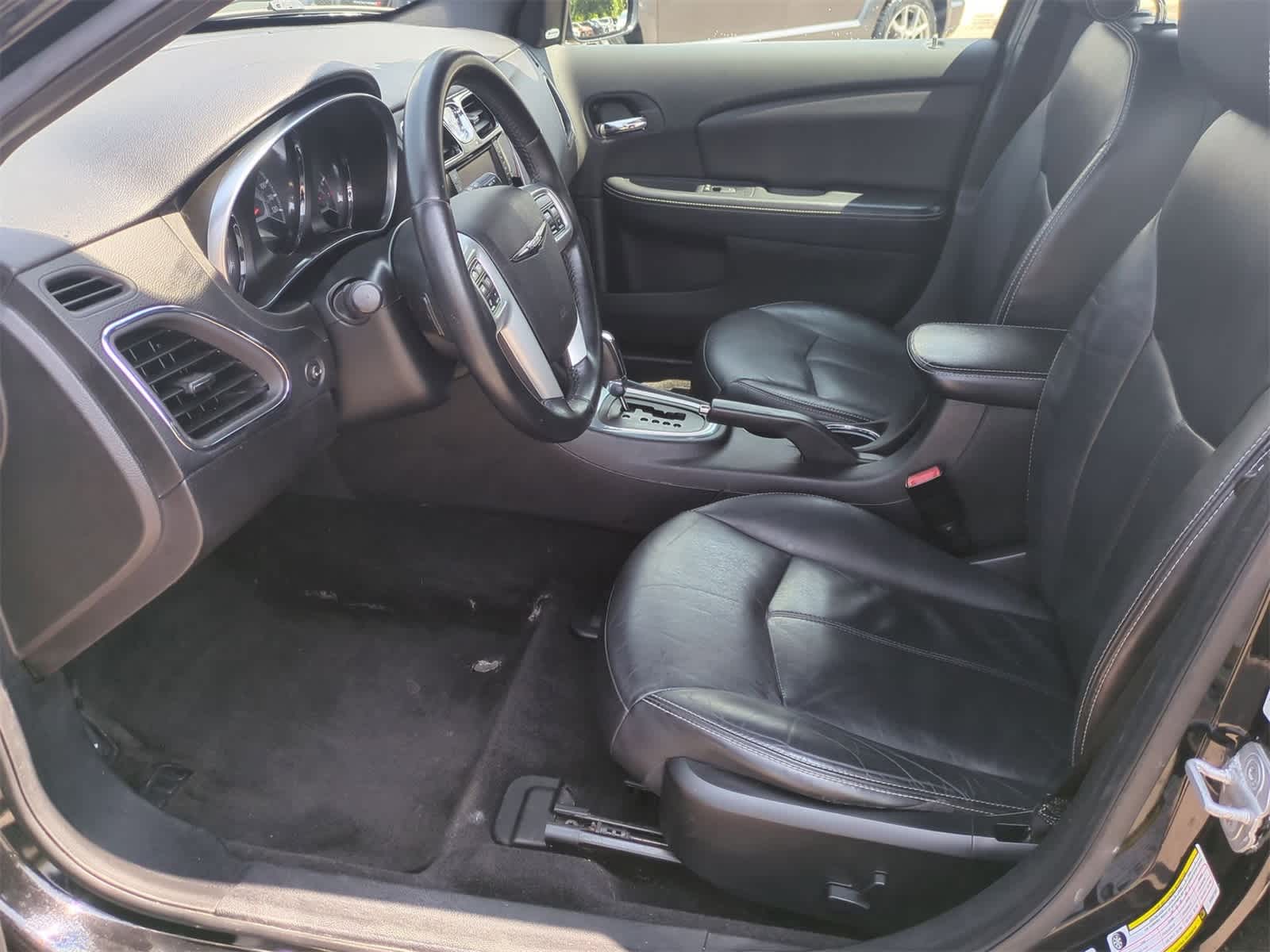Thumbnail: 2011 Chrysler 200 - 16