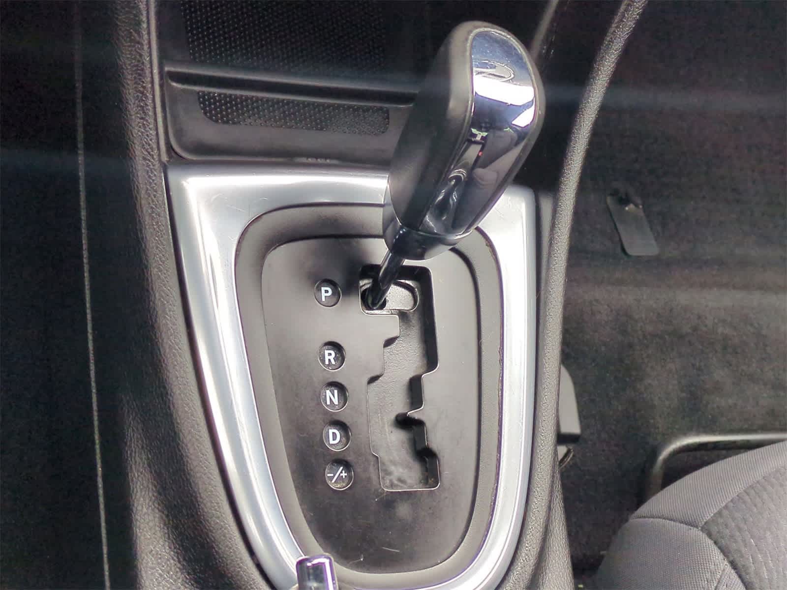2013 Chrysler 200 Touring 29