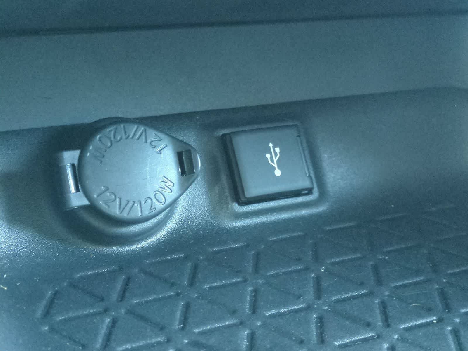 2020 Toyota RAV4 XLE - Photo 29
