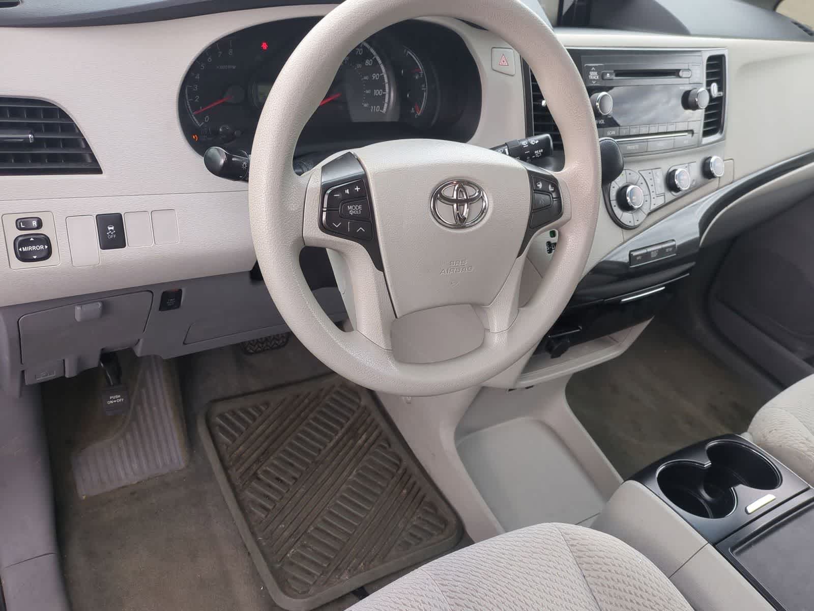 Thumbnail: 2012 Toyota Sienna - 10